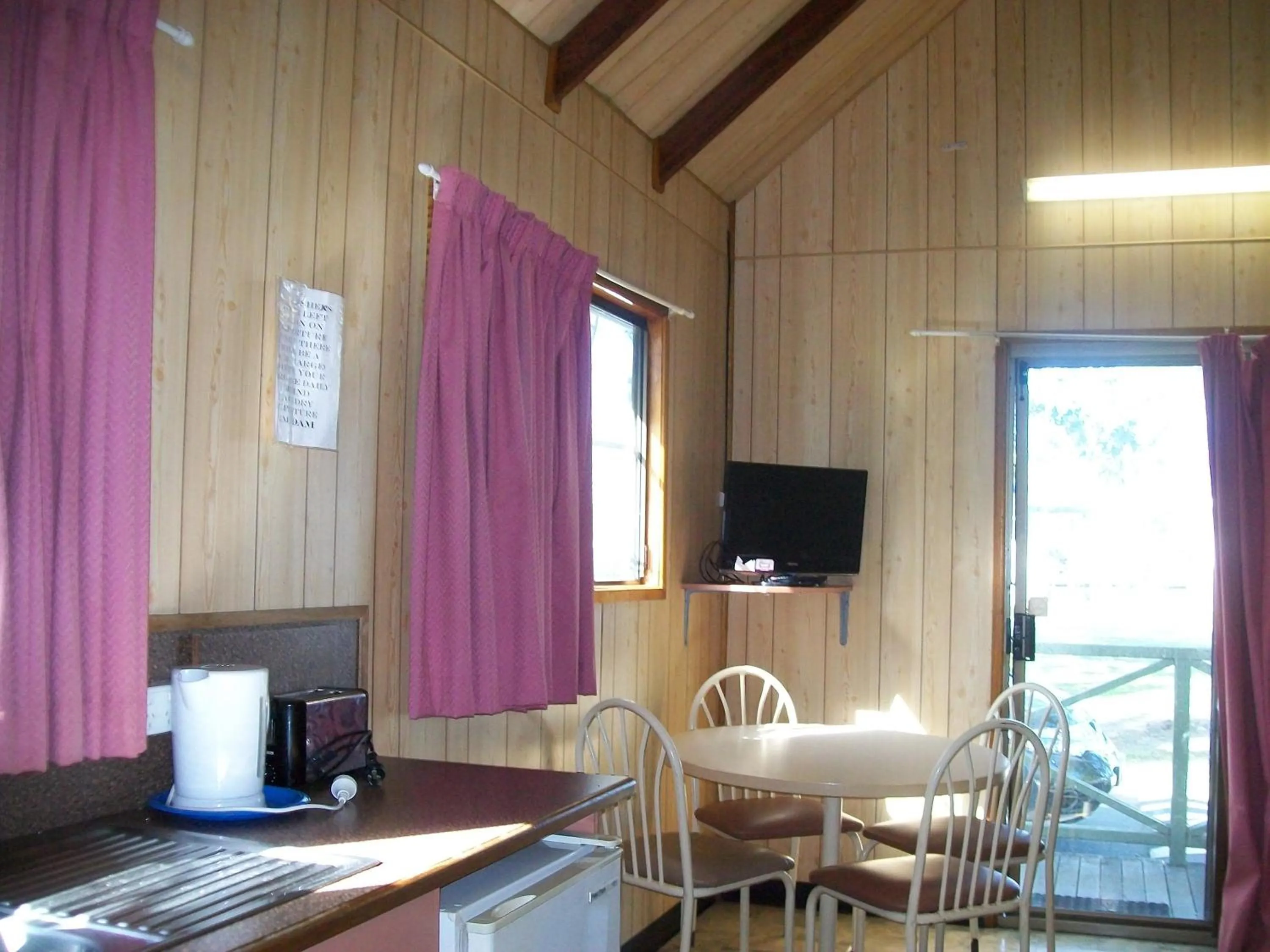 Photo of the whole room in Central Tourist Park