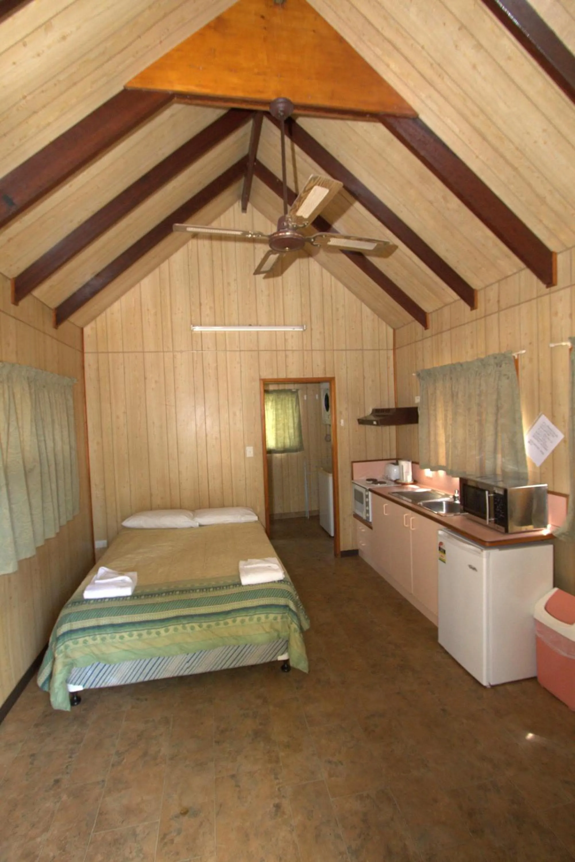 Photo of the whole room, Bed in Central Tourist Park
