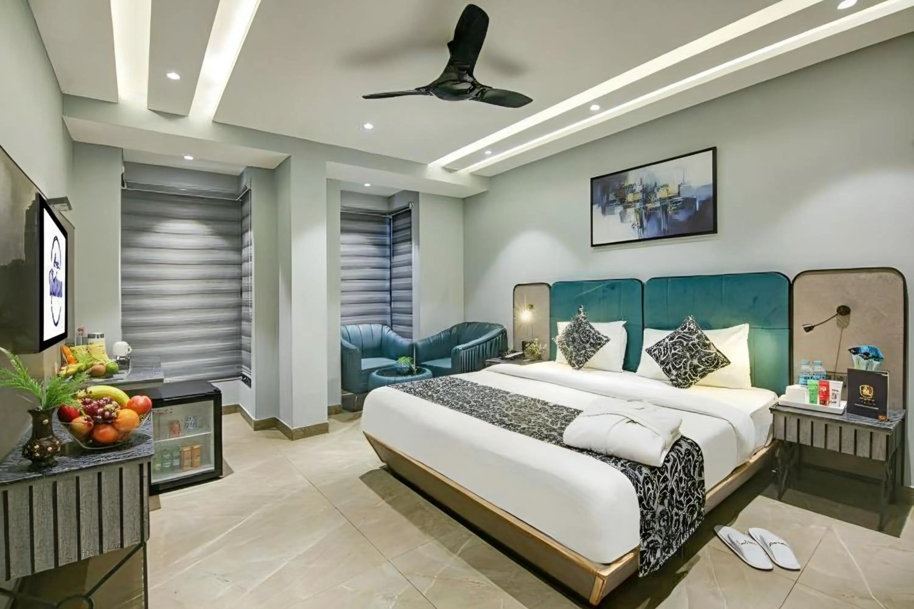 Uptown Suites + Window + City View + Free One Way Airport Transfer in HOTEL UPTOWN with Luxury Restaurant & Rooftop Near Connaught Place, New Delhi City Centre