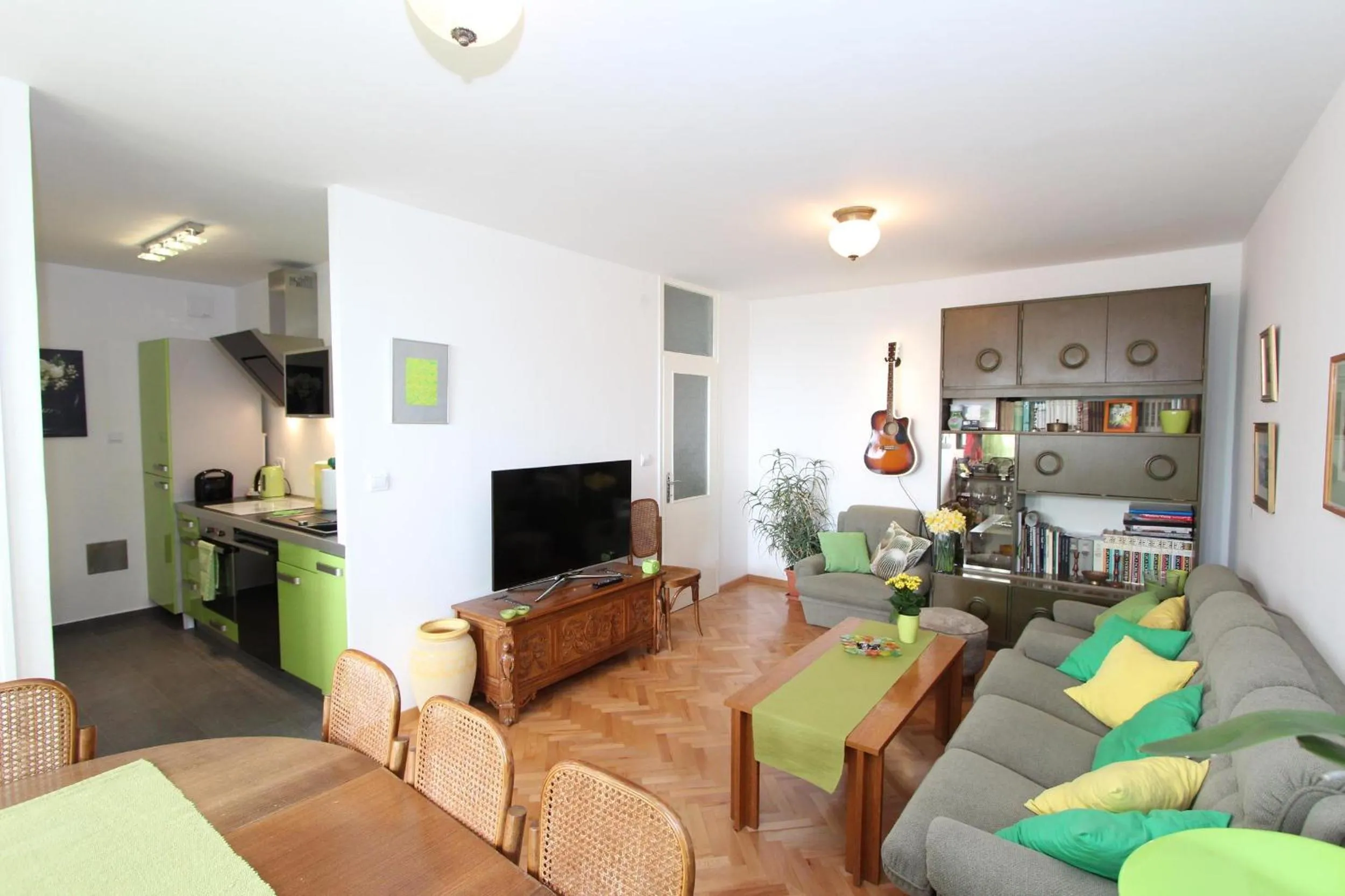 Photo of the whole room in Apartment Elia