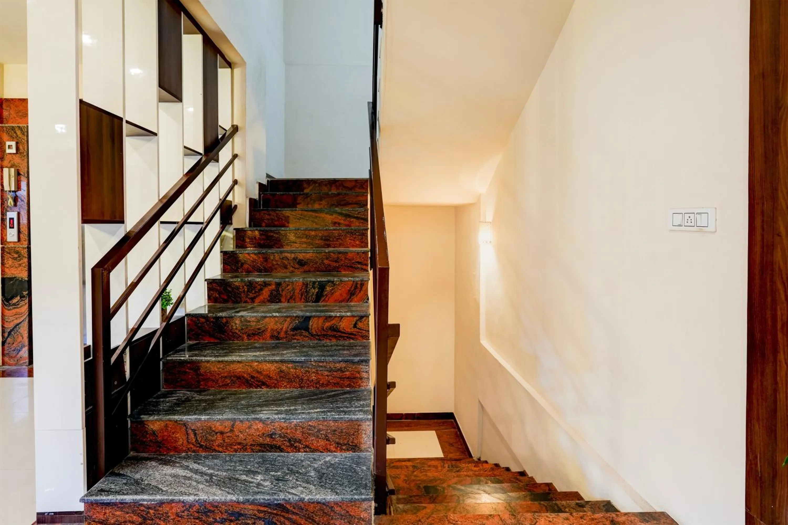 Lobby or reception in Super Townhouse Oak Mahadevapura Opposite Phoenix Mall Formerly Grand Wilton Inn