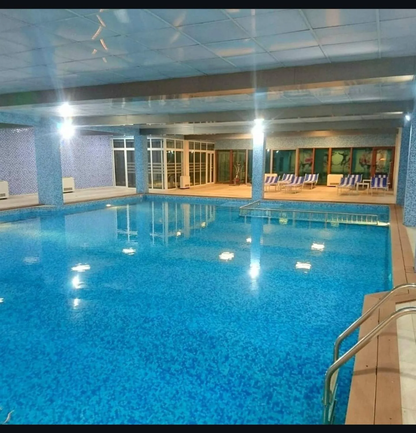 Swimming pool in Hotel Enkelana
