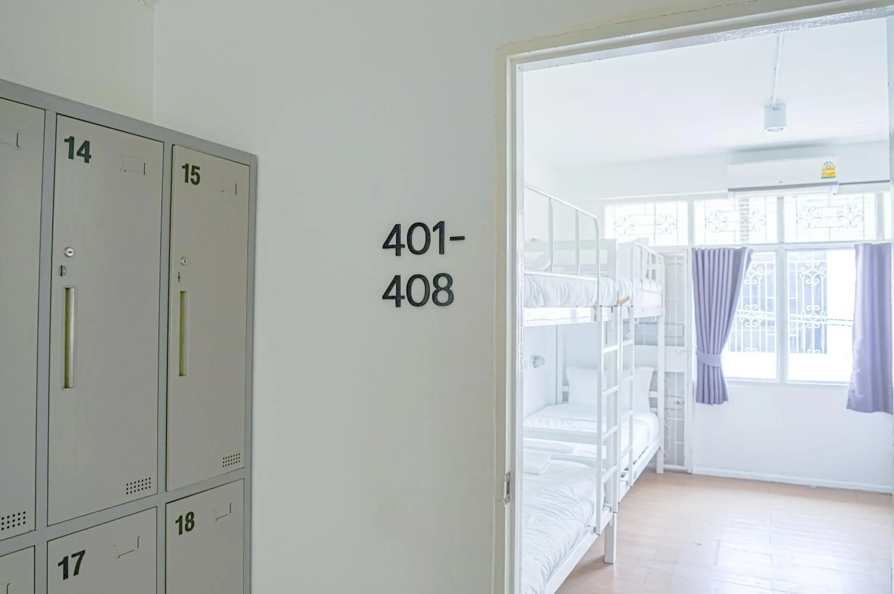 Property building in PICCOLO SUKHUMVIT HOSTEL- Self check-in after 6 pm Property building in PICCOLO SUKHUMVIT HOSTEL- Self check-in after 6 pm