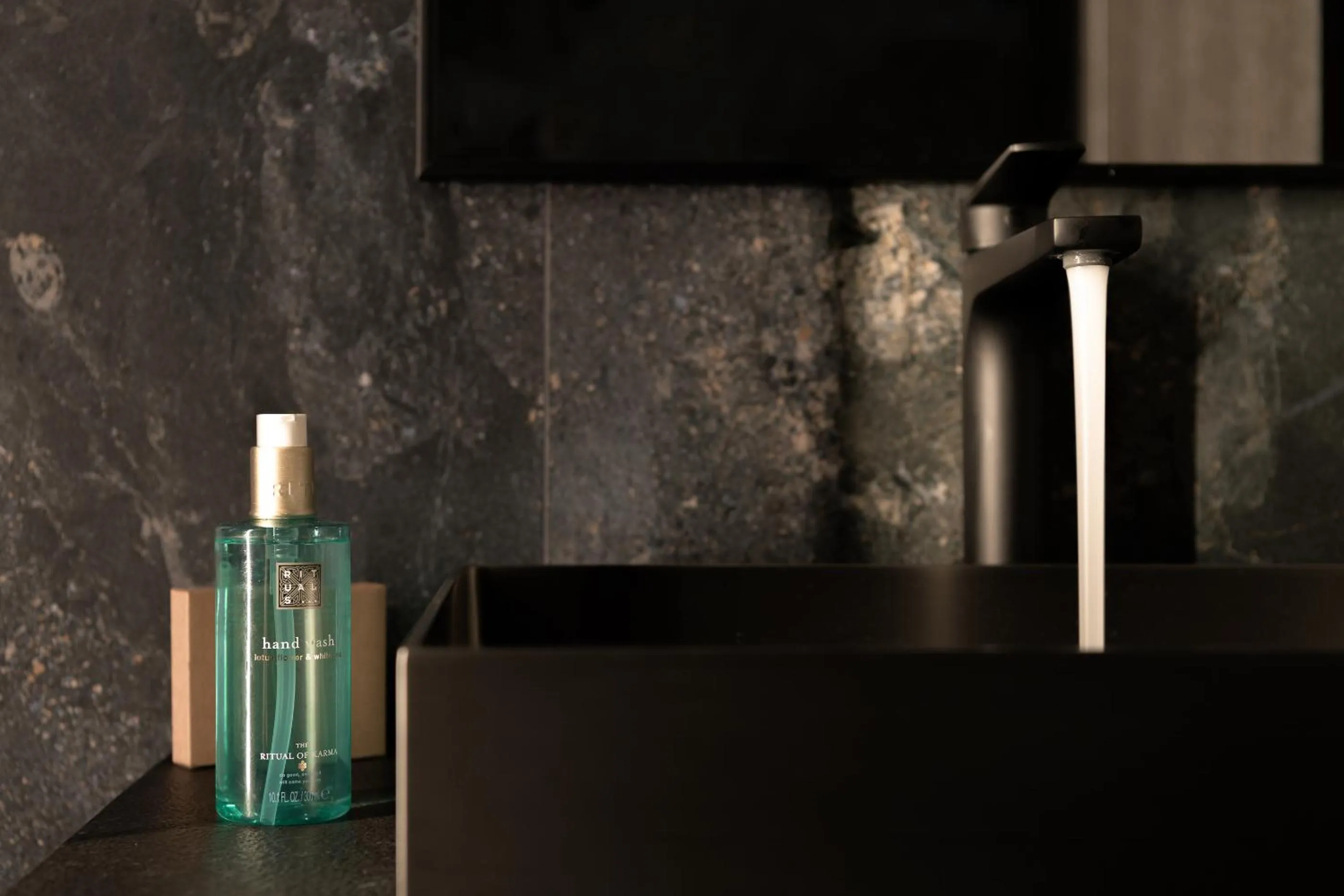 Bathroom in Pleiades Urban Stay by Semavί