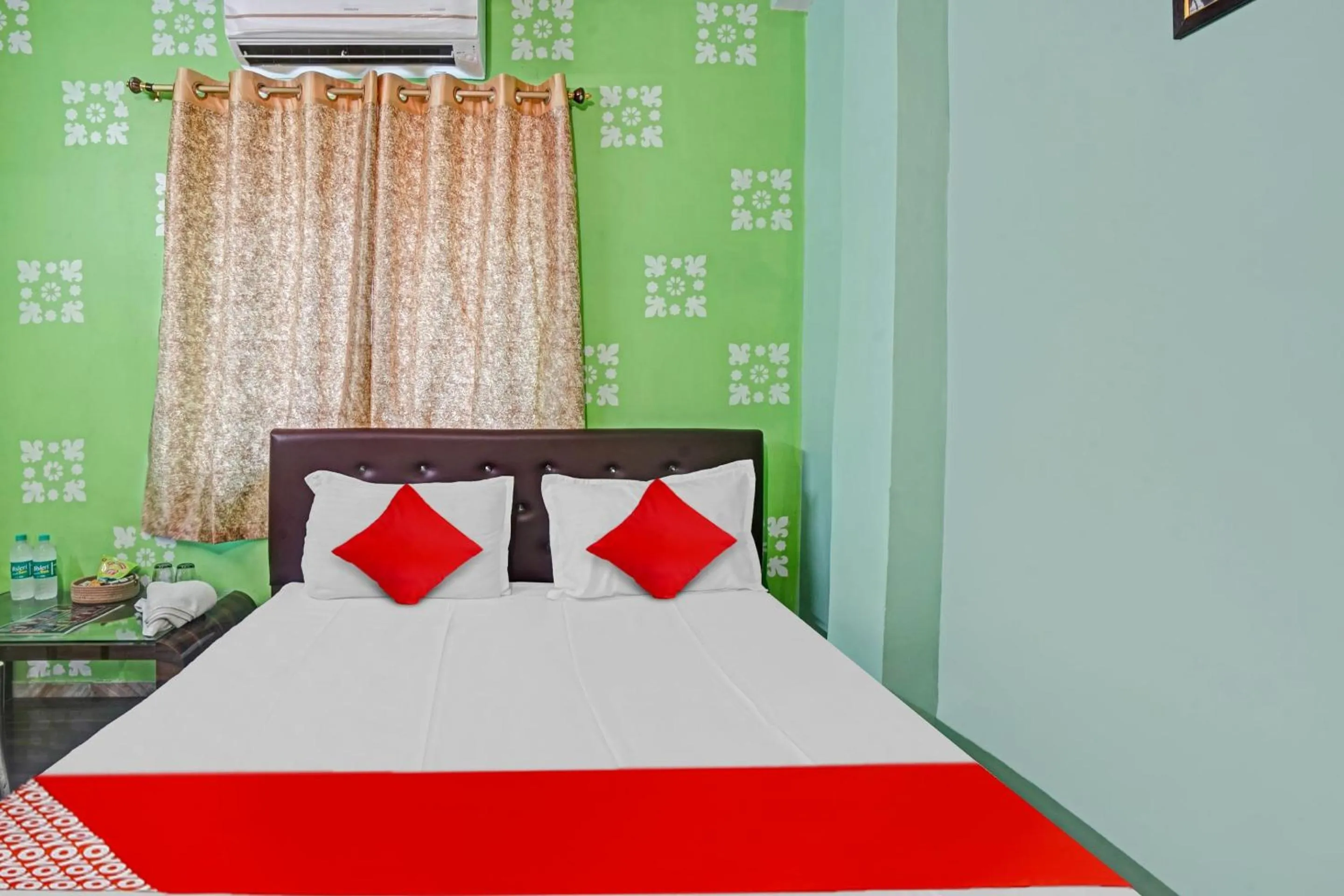 Bedroom in Hotel o Novelty Garden