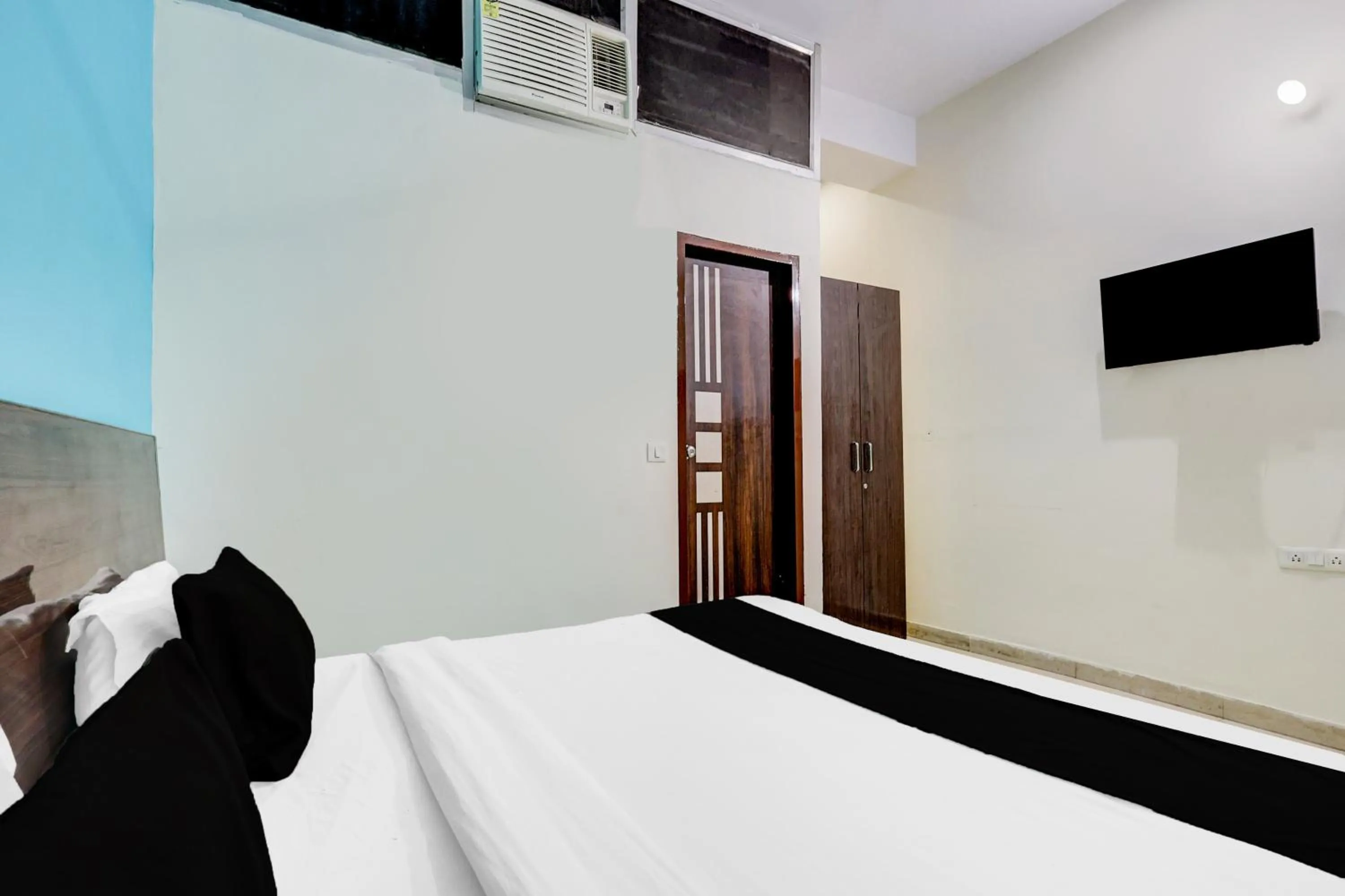 Bedroom, Bed in Hotel O The Star Guest House