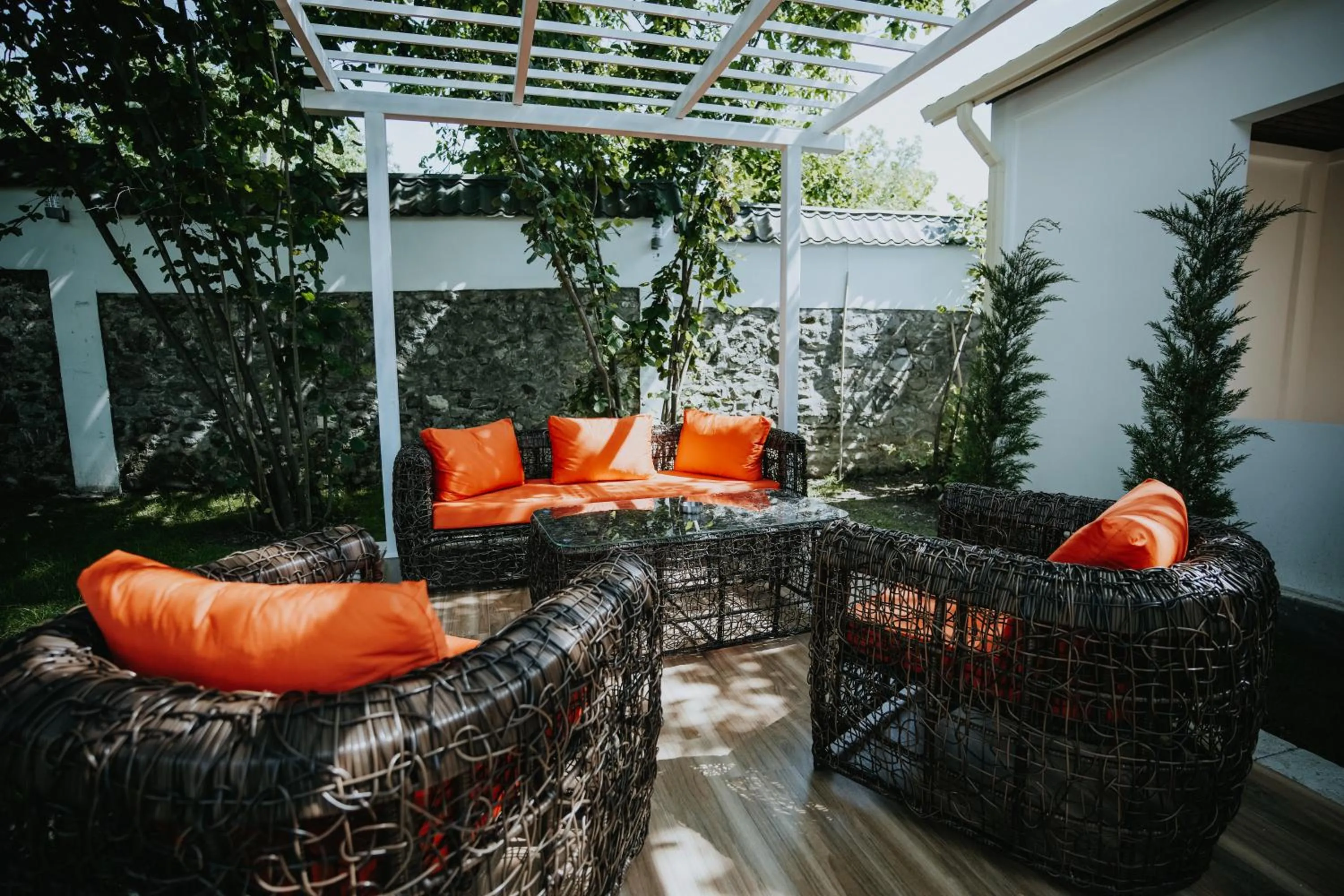 Restaurant/places to eat in LakeSide Hotel & Spa