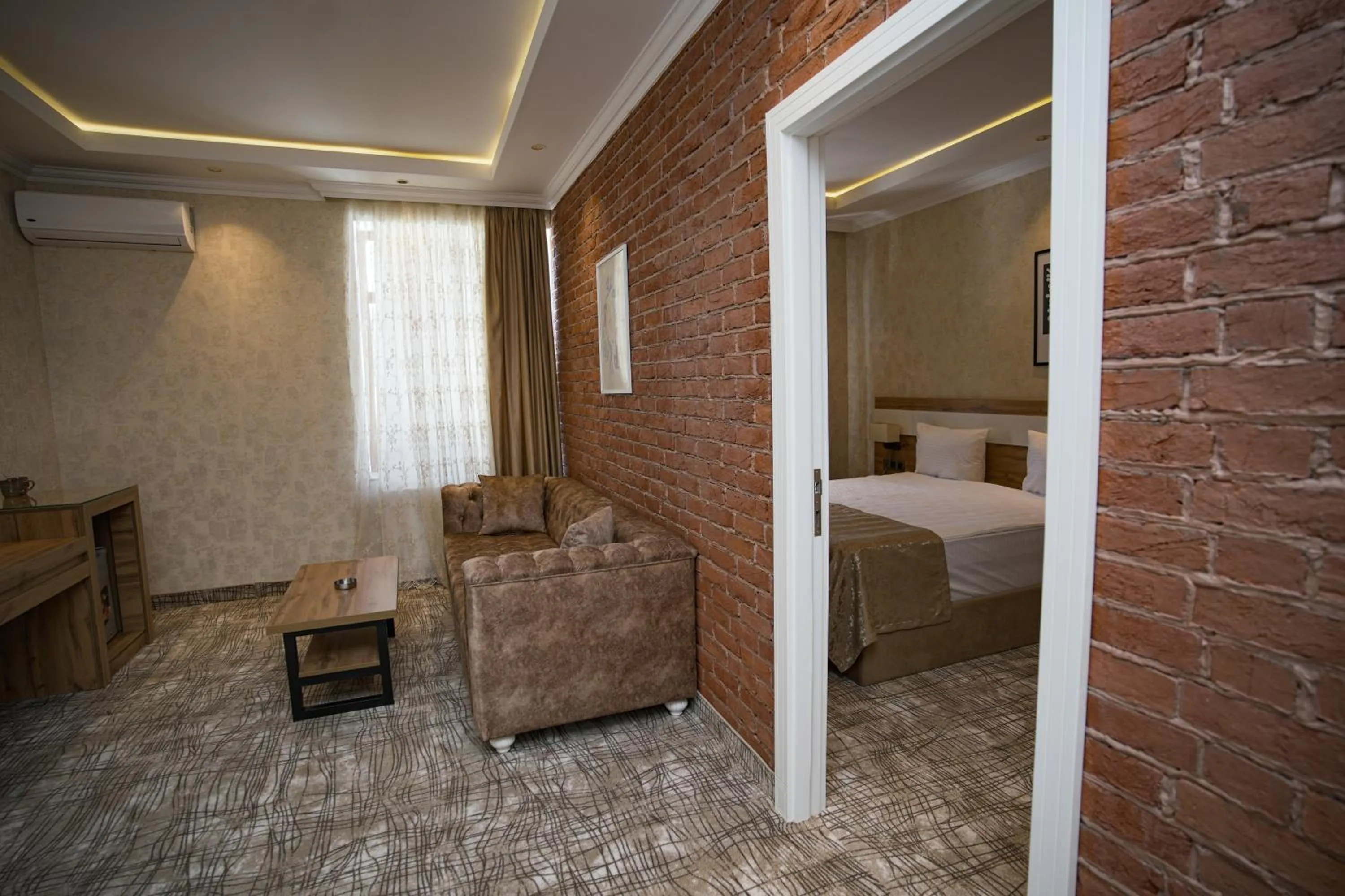 Living room, Bed in LakeSide Hotel & Spa