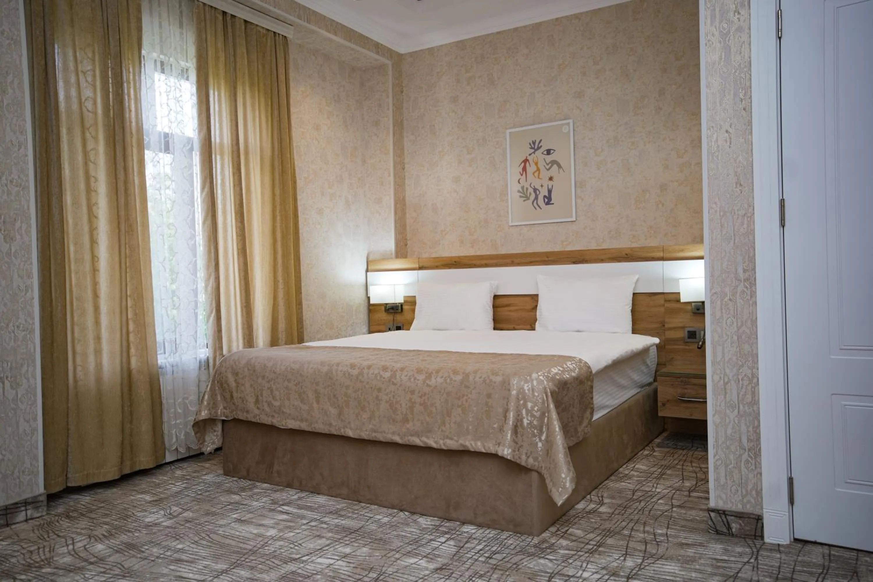 Bedroom, Bed in LakeSide Hotel & Spa