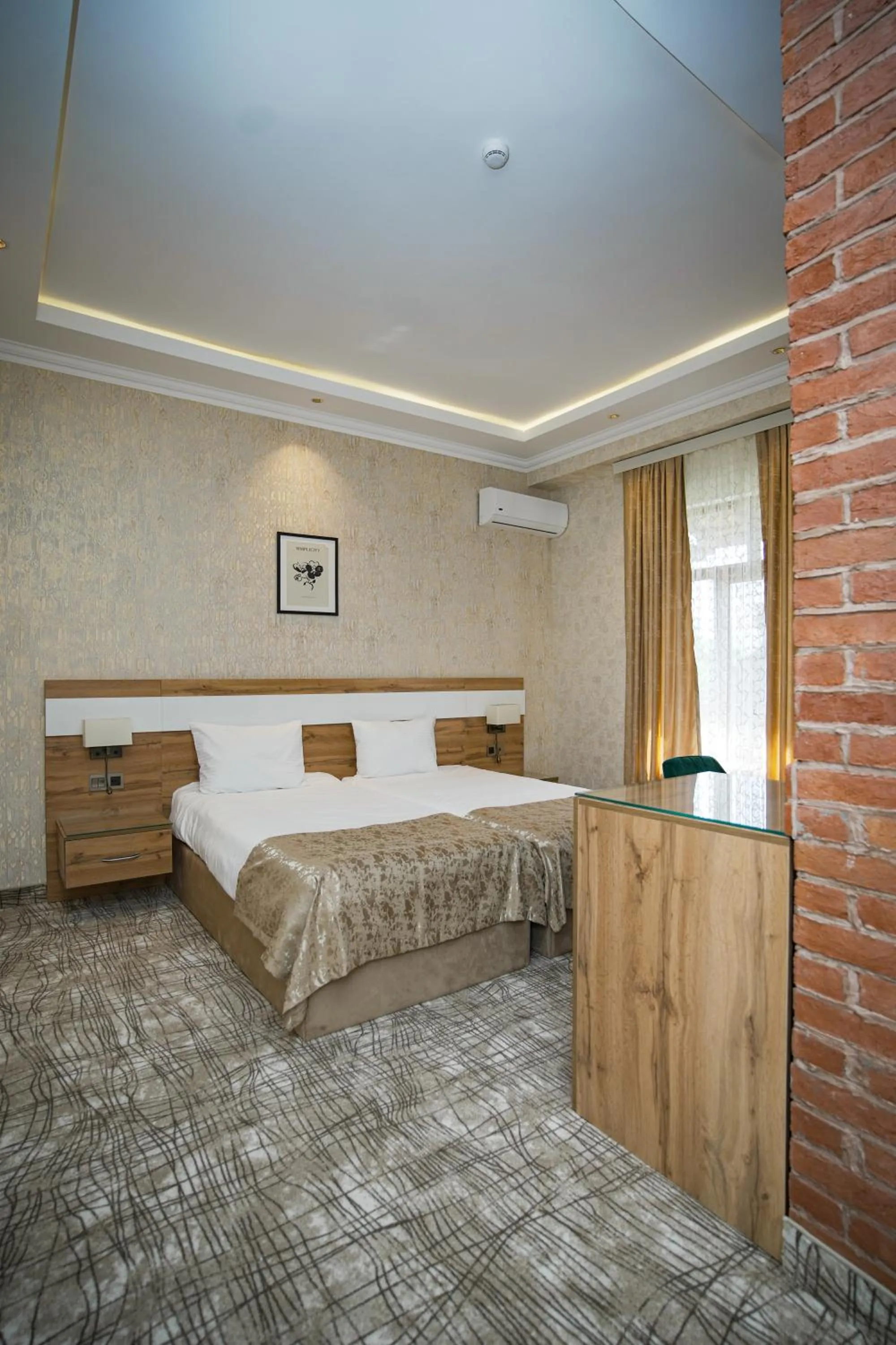 Bedroom, Bed in LakeSide Hotel & Spa