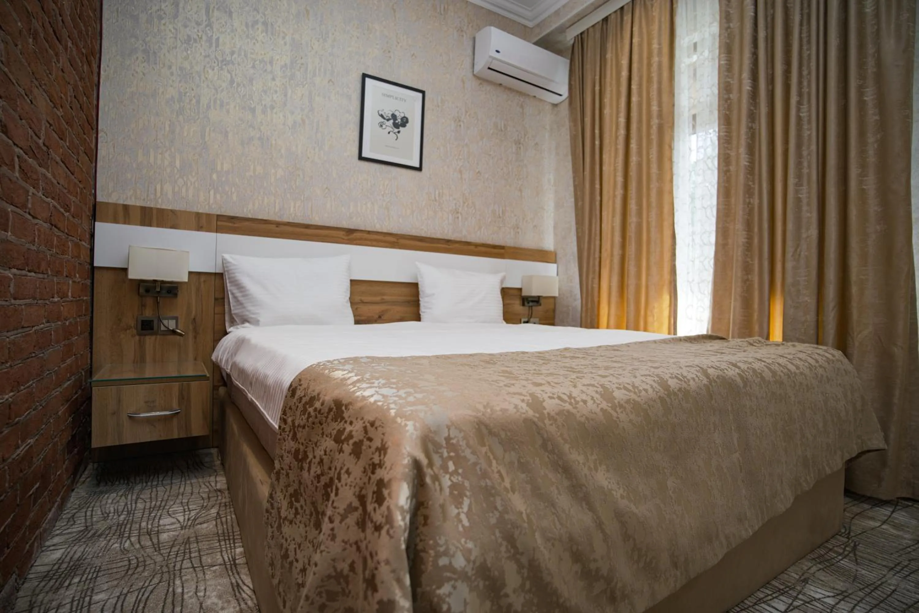 Bedroom, Bed in LakeSide Hotel & Spa