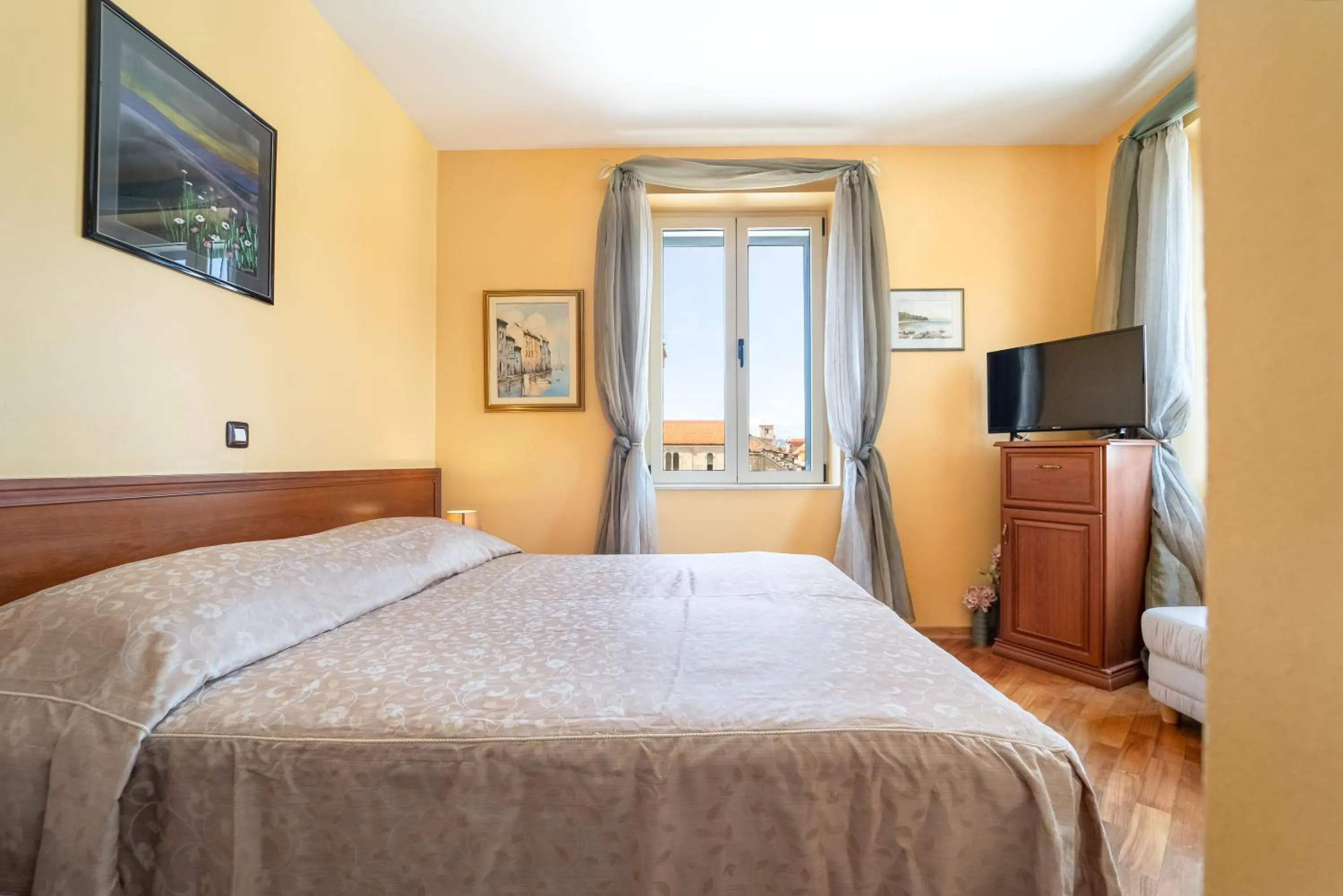 Bedroom, Bed in Hotel Peristil