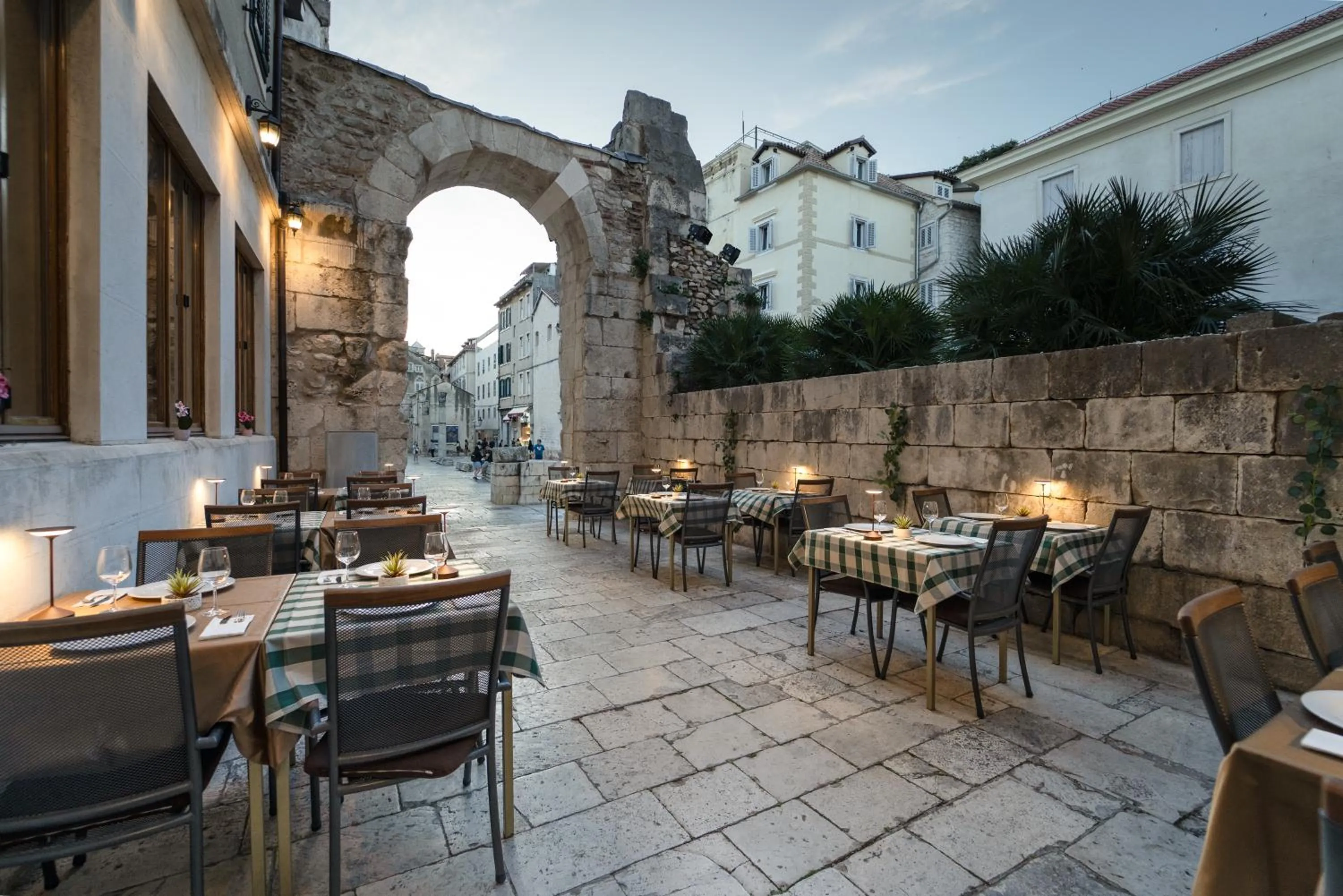 Restaurant/places to eat in Hotel Peristil