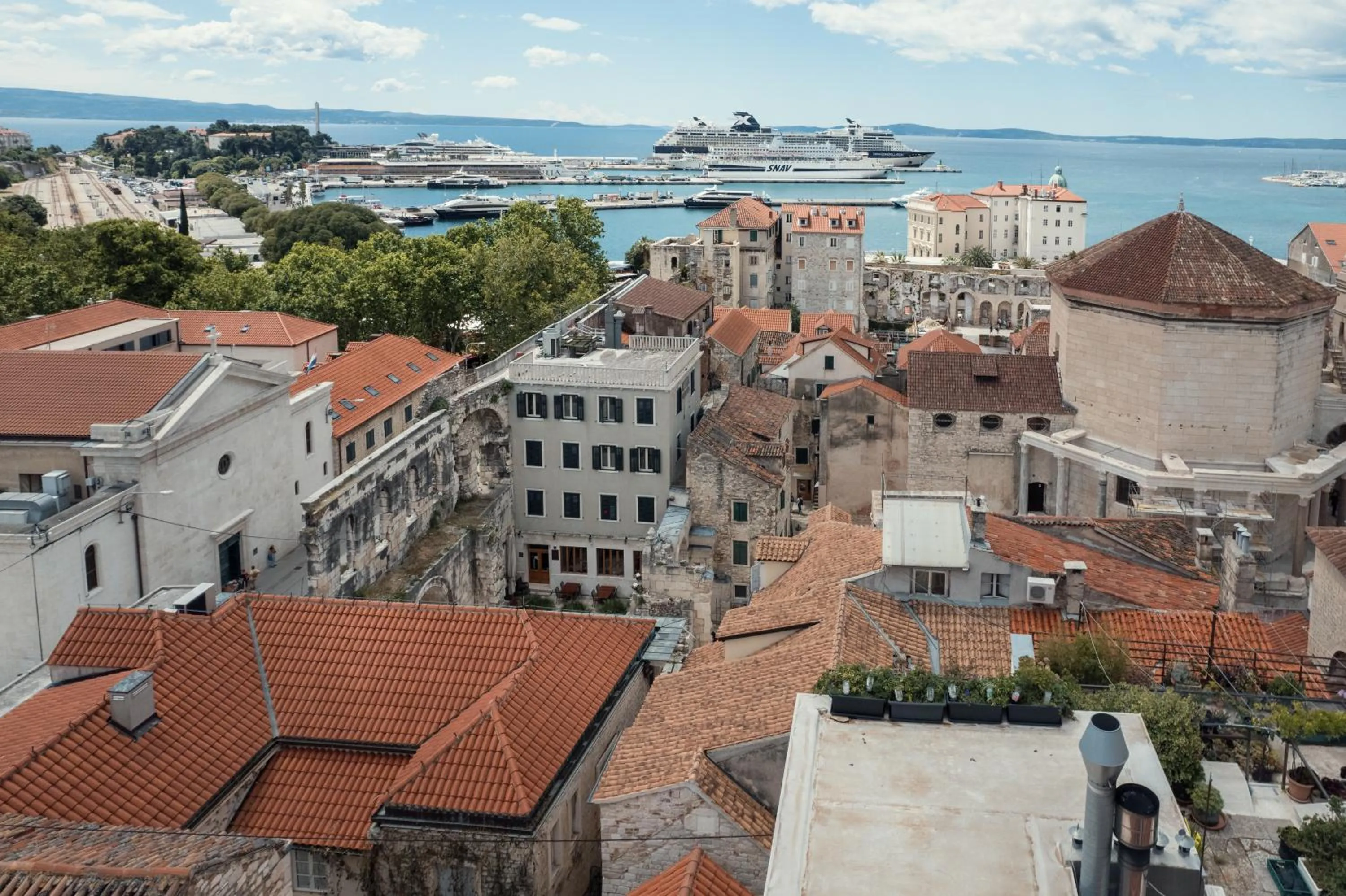 Property building in Hotel Peristil