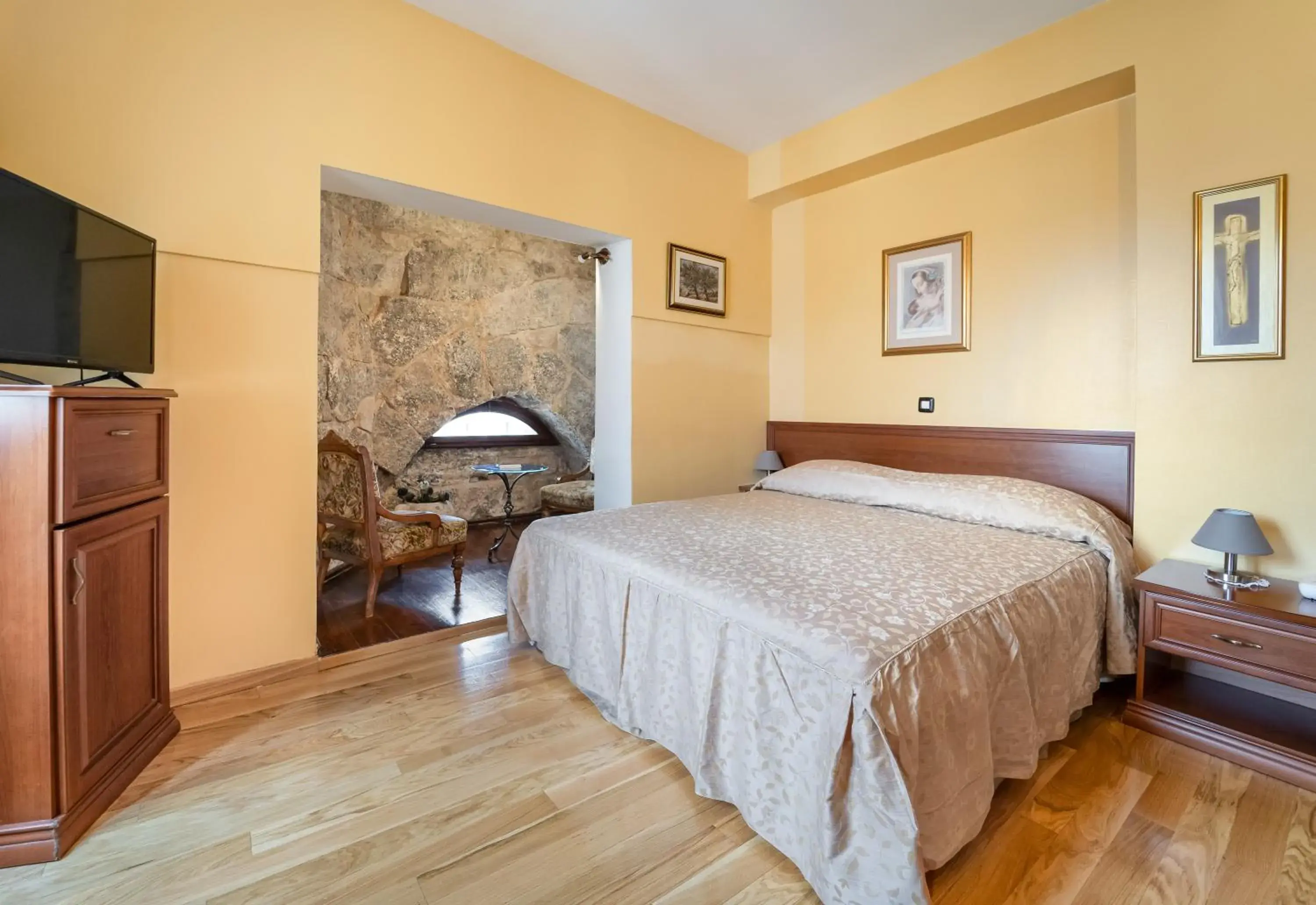 Superior Double Room in Hotel Peristil Superior Double Room in Hotel Peristil