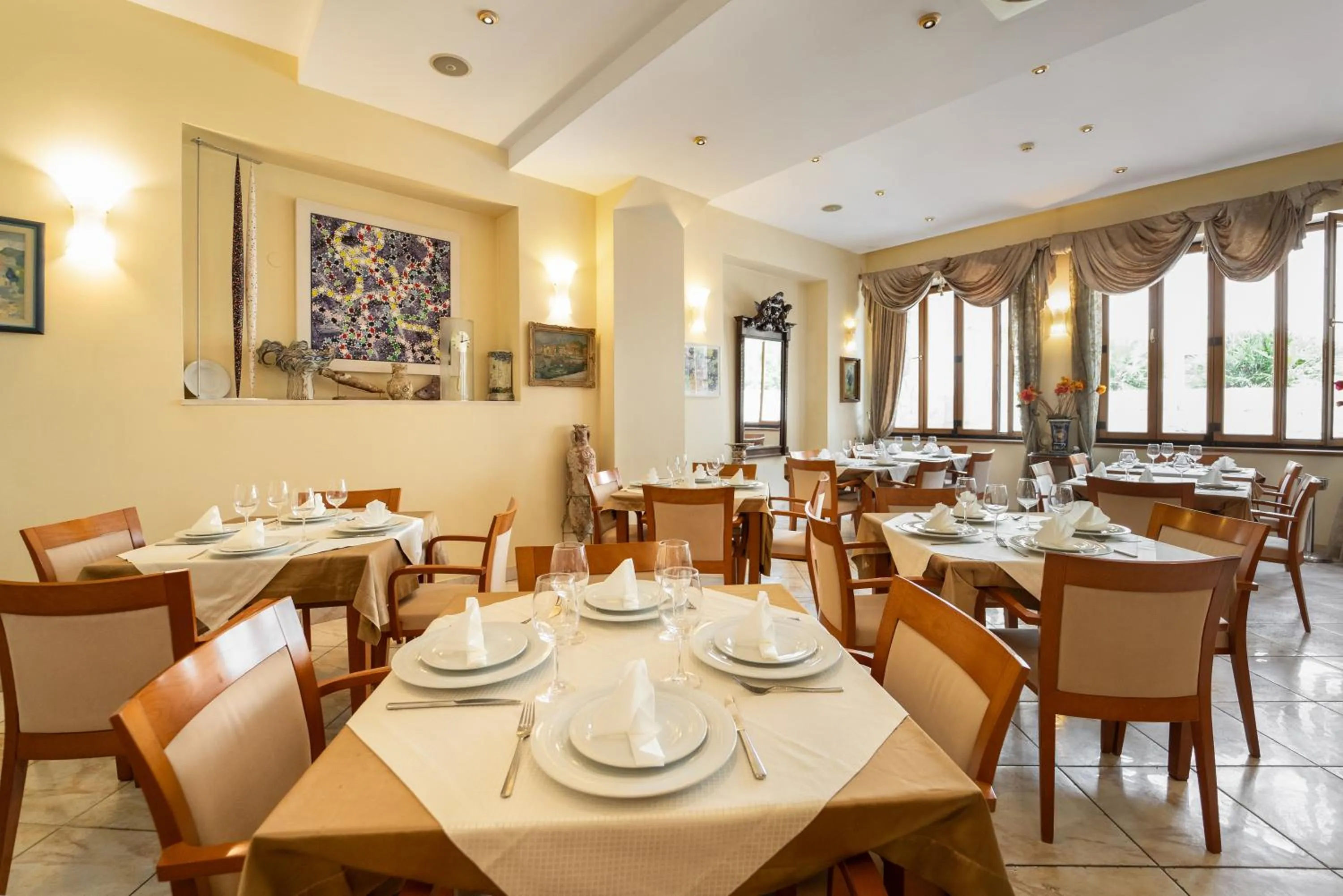 Restaurant/places to eat in Hotel Peristil