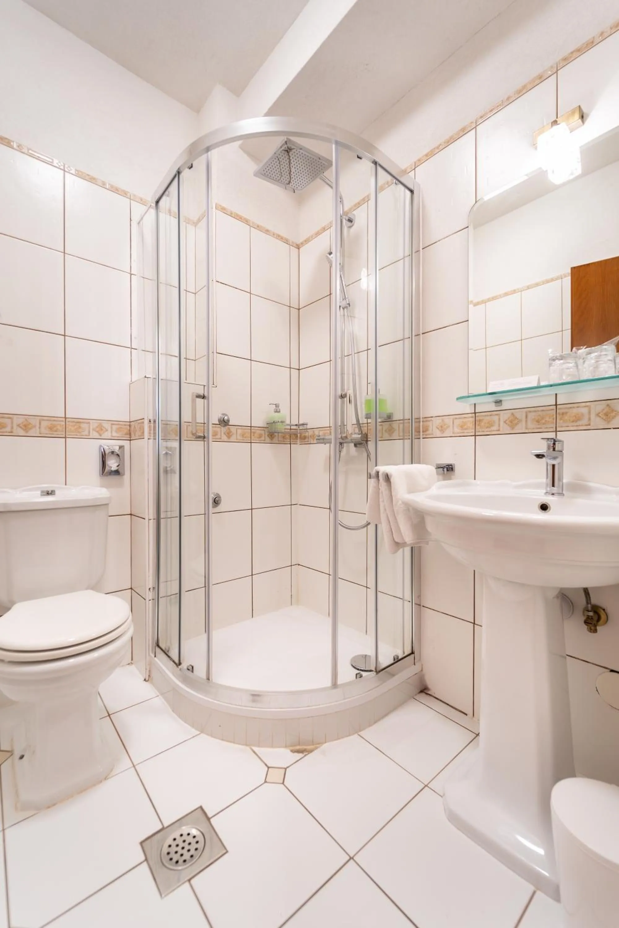 Shower in Hotel Peristil