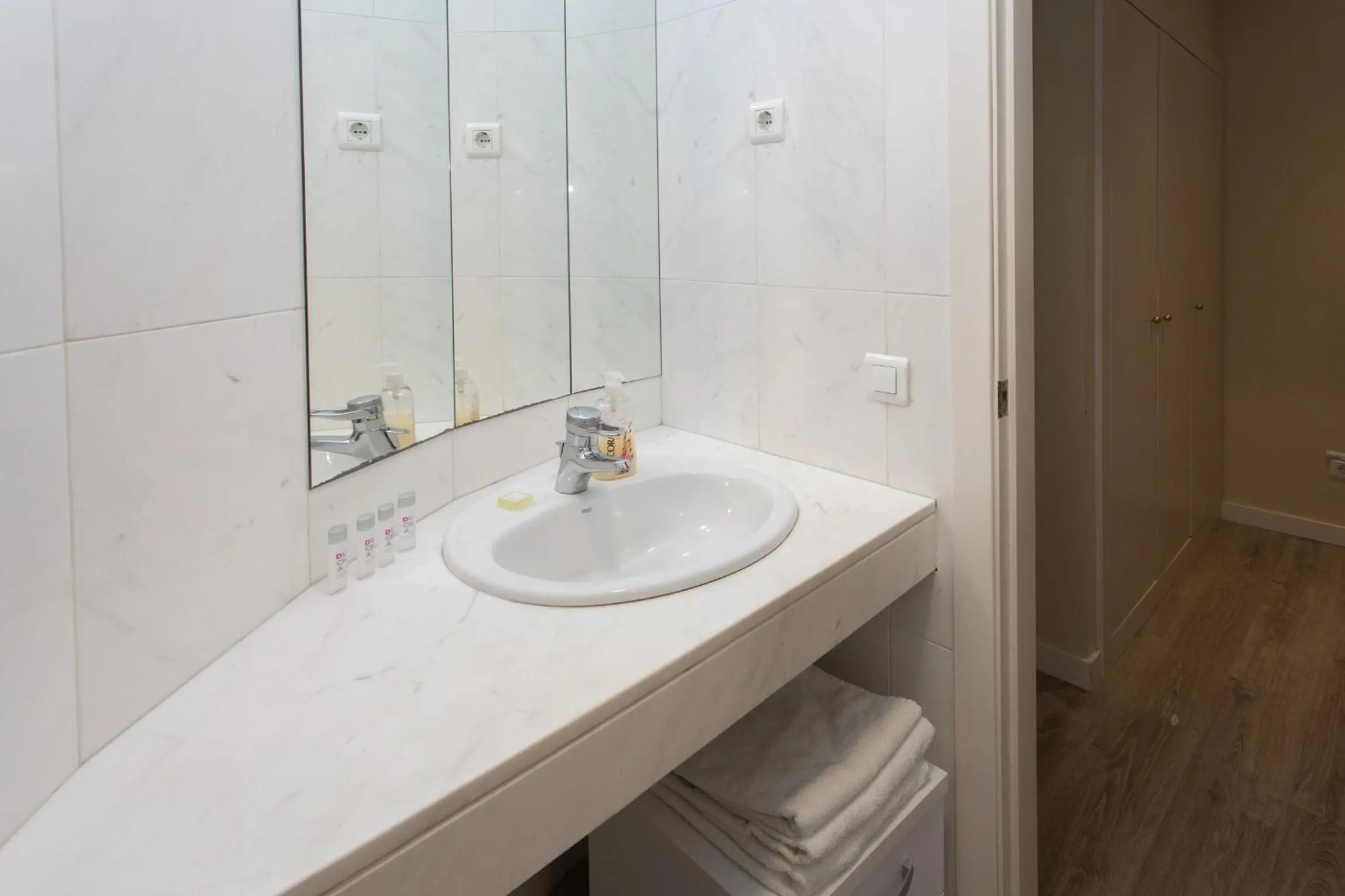 Bathroom in LetsGo Paseo de Gracia