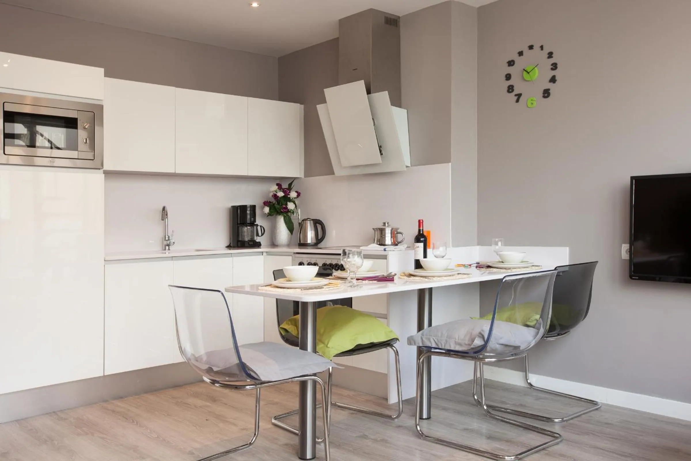 Coffee/tea facilities in LetsGo Paseo de Gracia