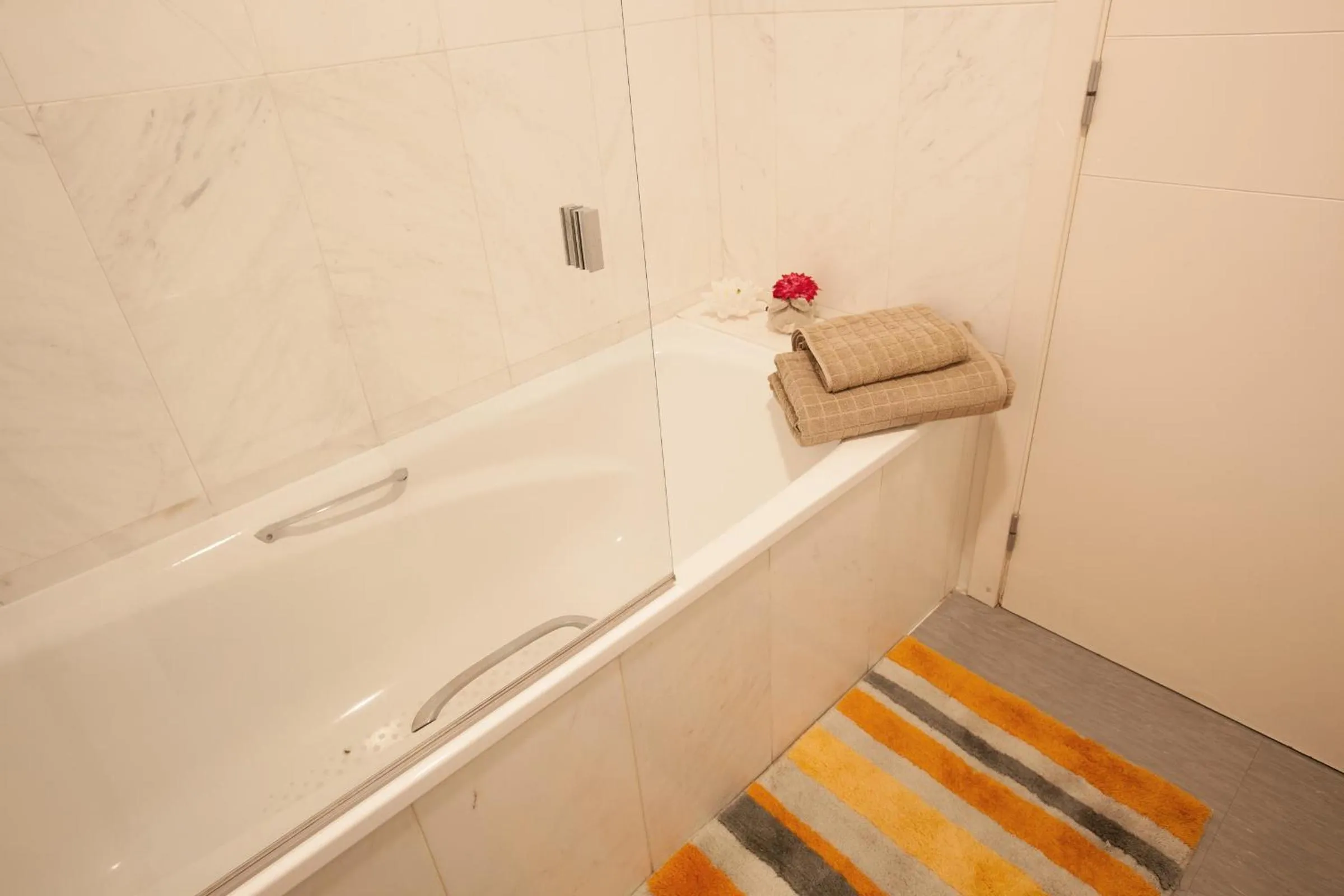 Shower in LetsGo Paseo de Gracia