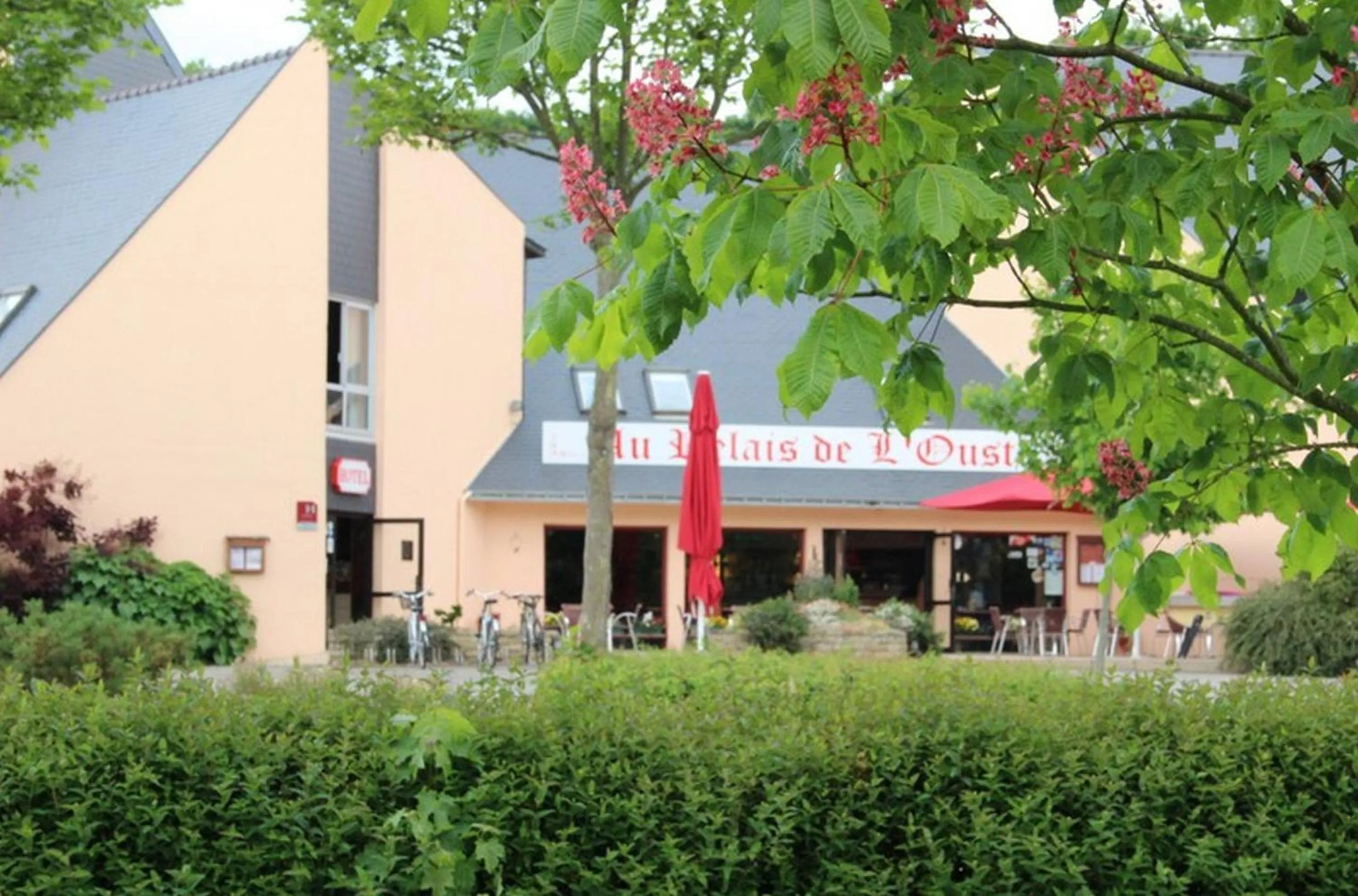 Facade/entrance in Au Relais de l'Oust