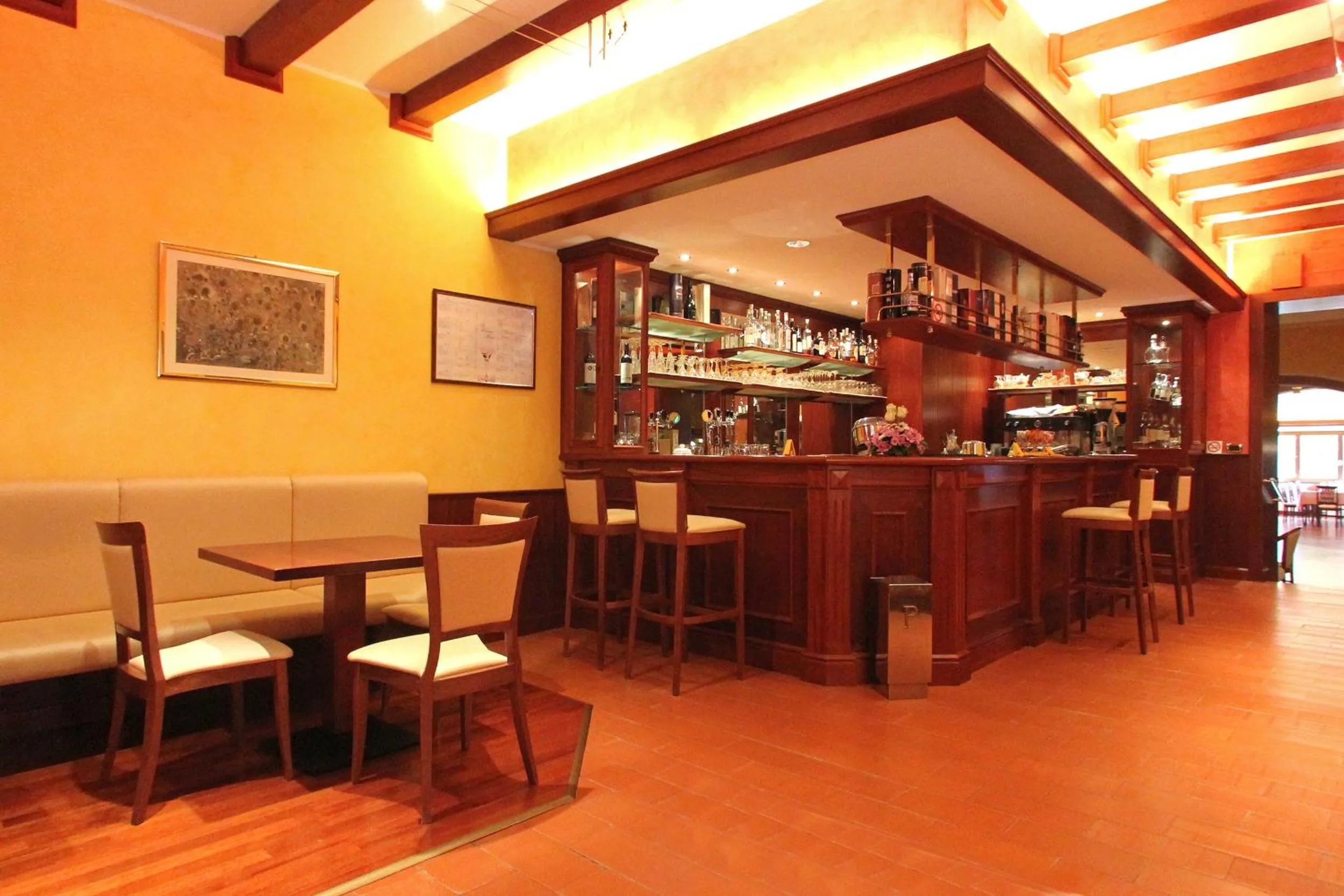 Lounge or bar in La Torre Ai Mari