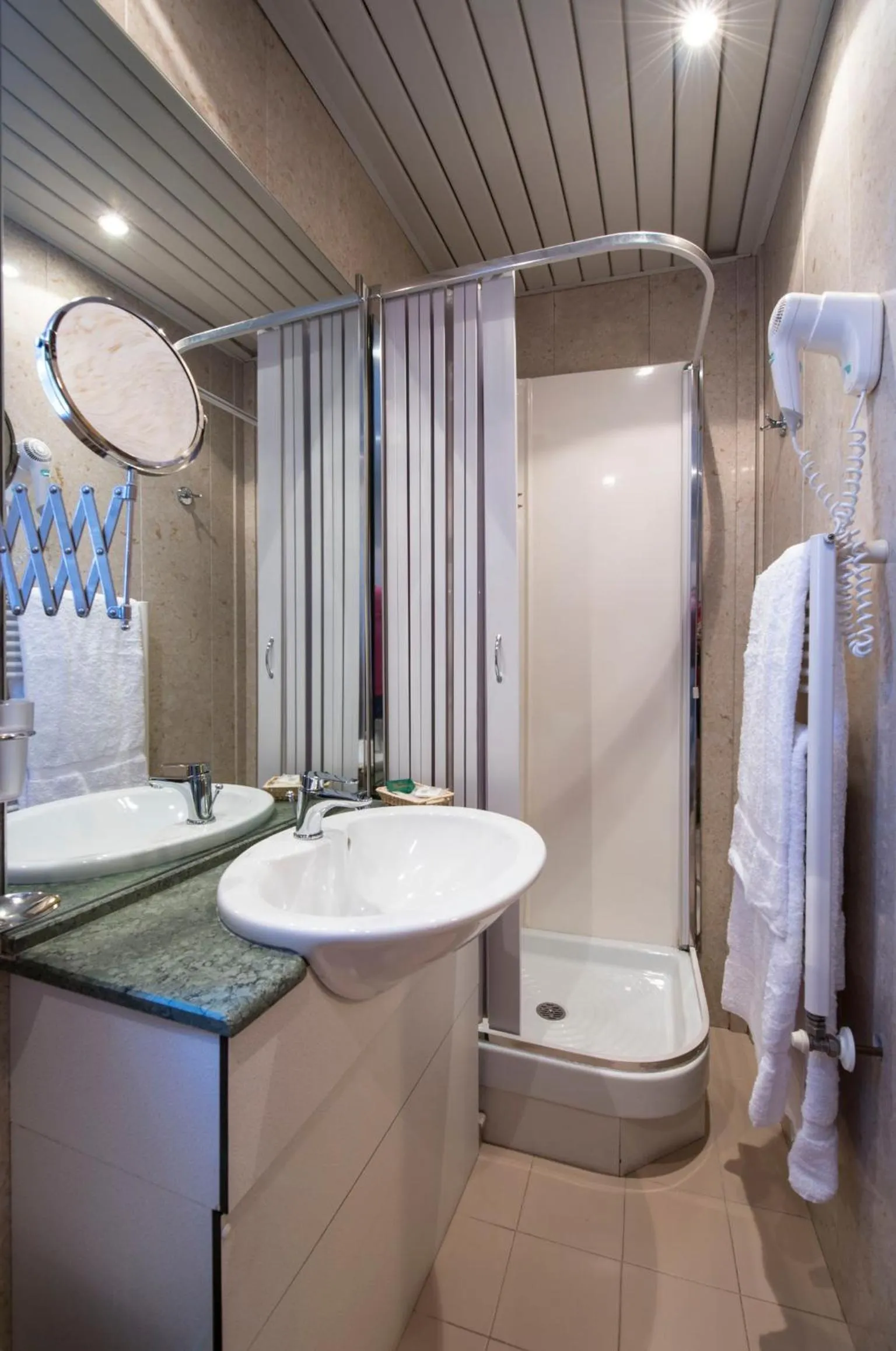 Bathroom in La Torre Ai Mari