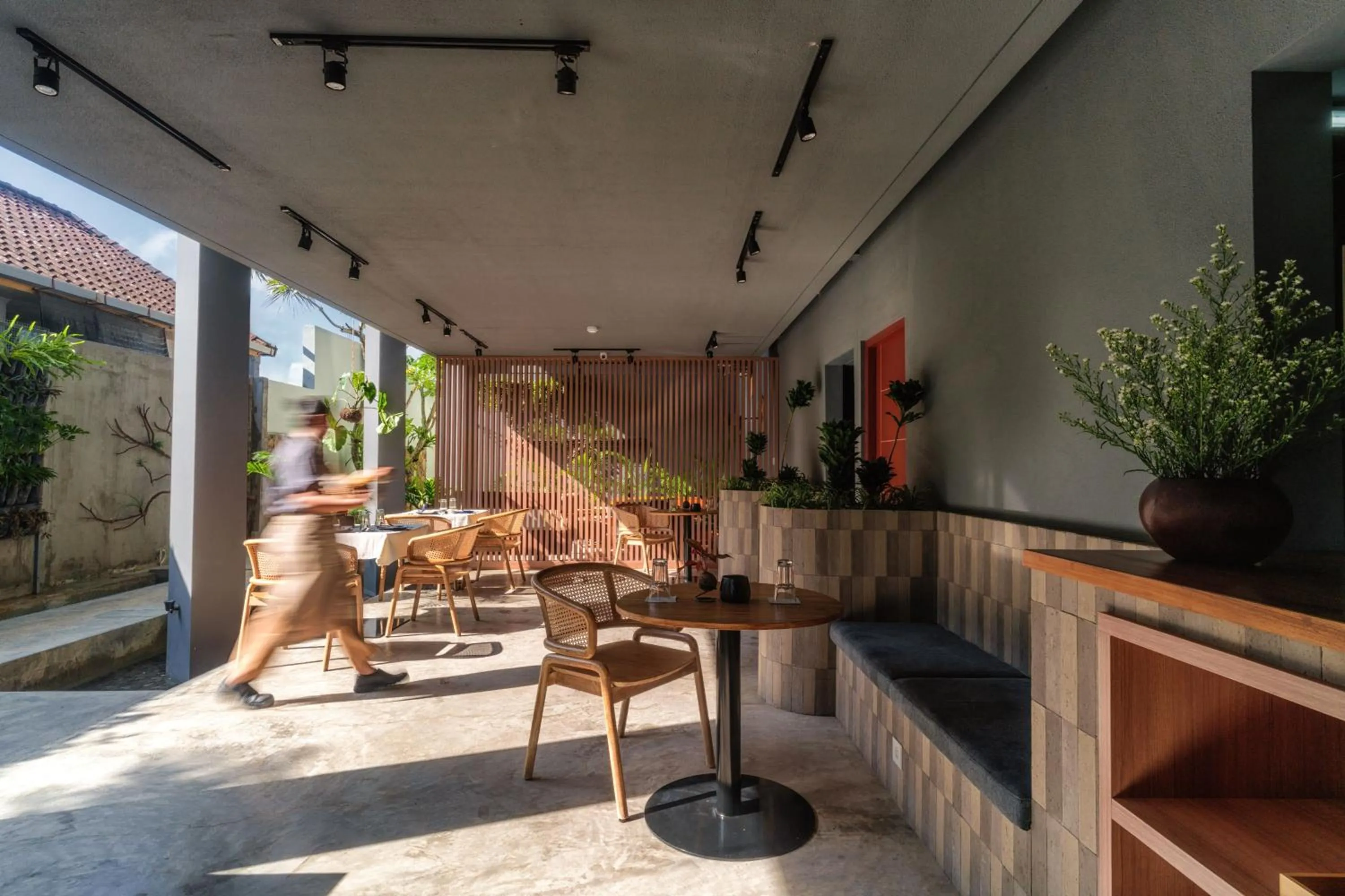 Restaurant/places to eat in Ayom Suite