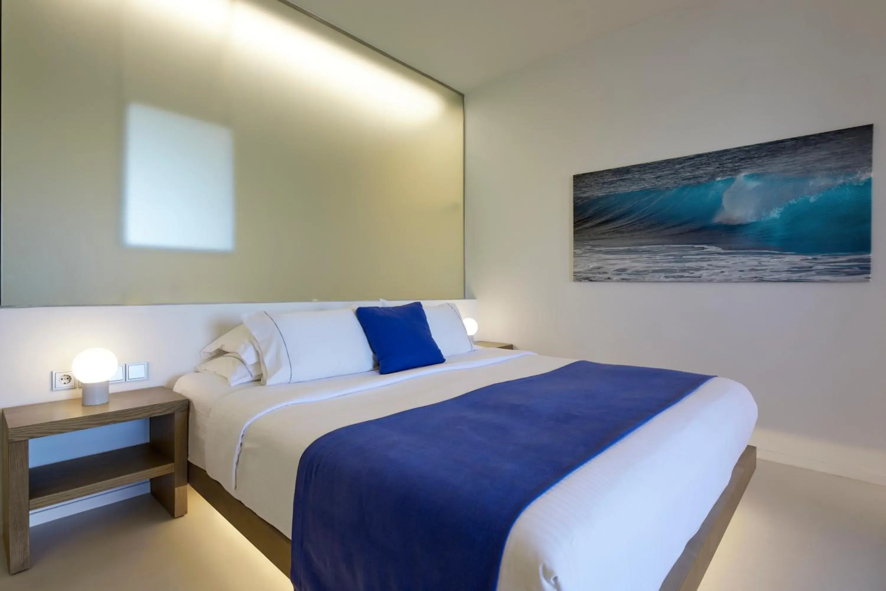 Bed in Alti Santorini Suites - Caldera View Bed in Alti Santorini Suites - Caldera View