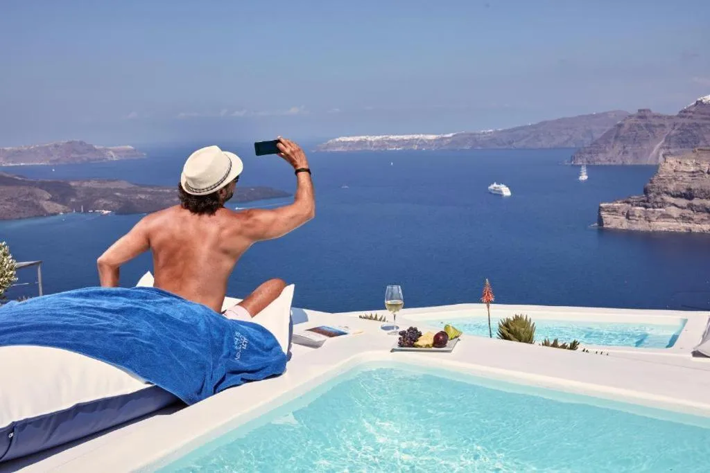 Hot Tub in Alti Santorini Suites - Caldera View