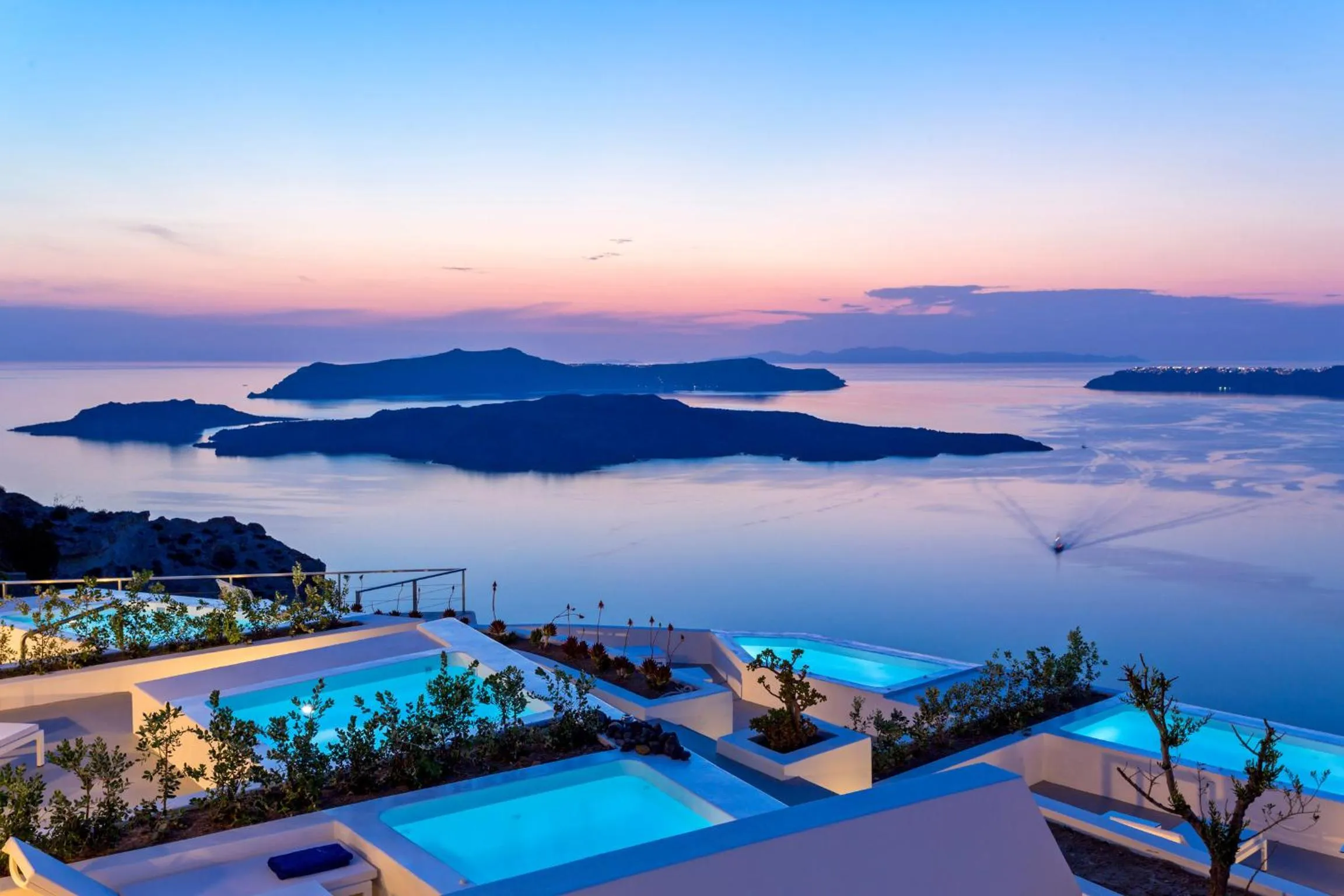 Bird's eye view in Alti Santorini Suites - Caldera View