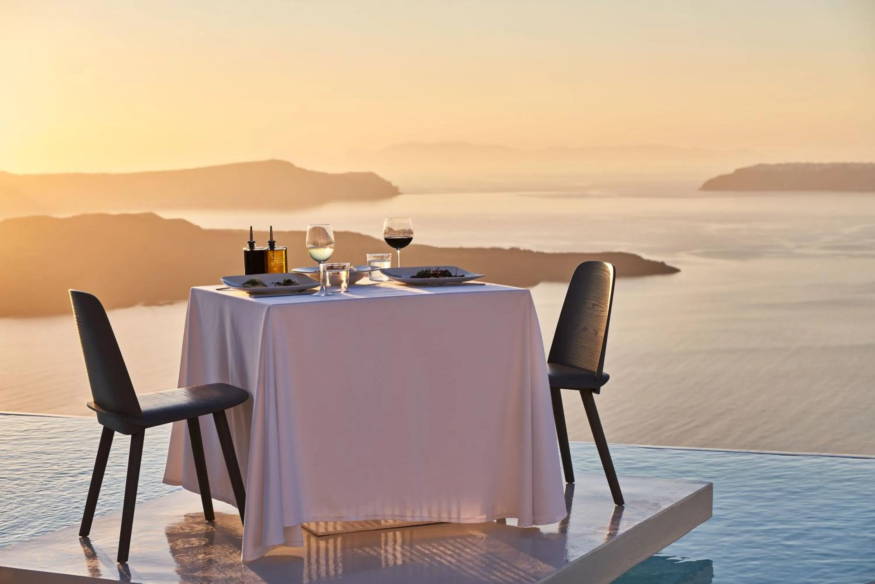 Restaurant/places to eat in Alti Santorini Suites - Caldera View