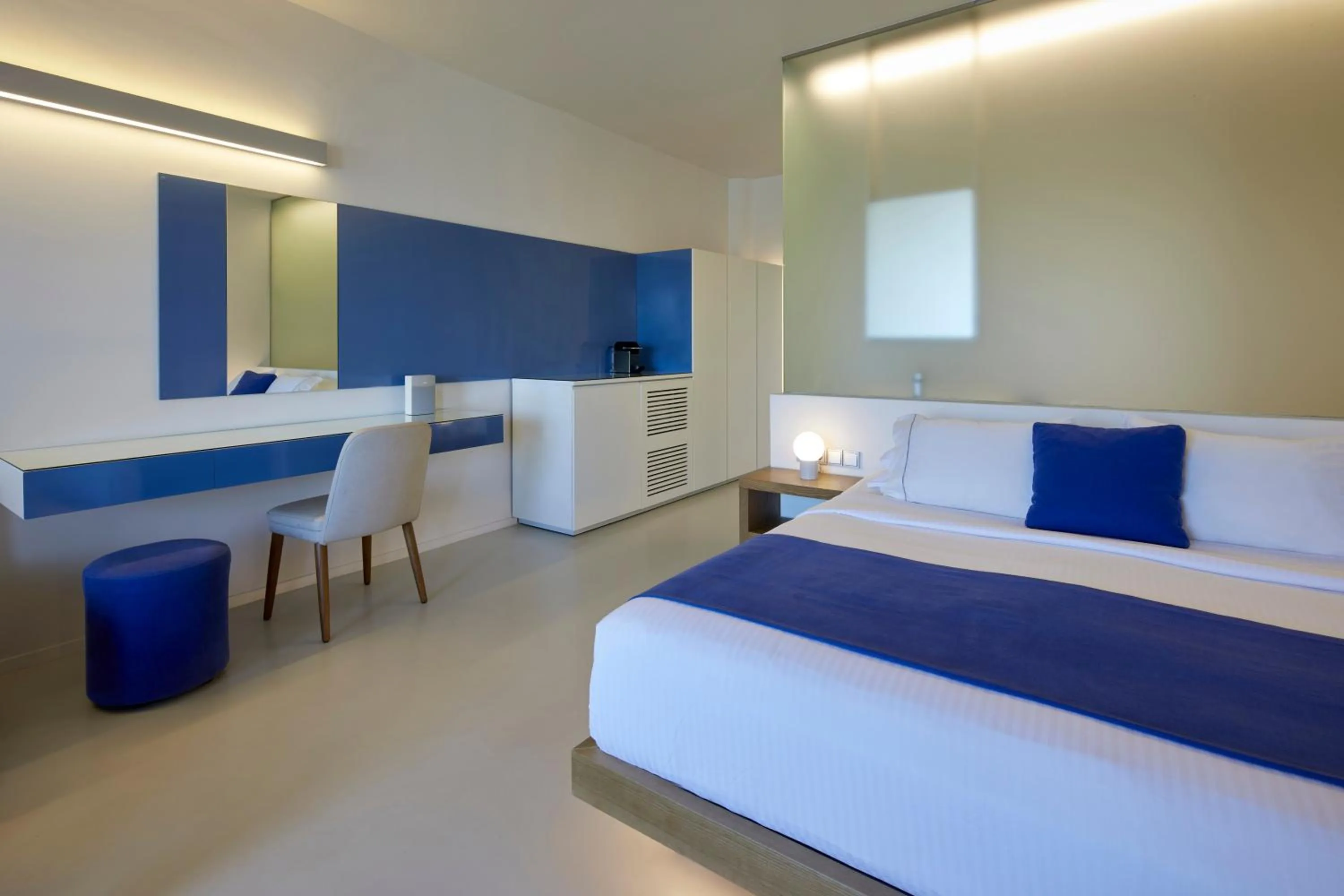 Bed in Alti Santorini Suites - Caldera View