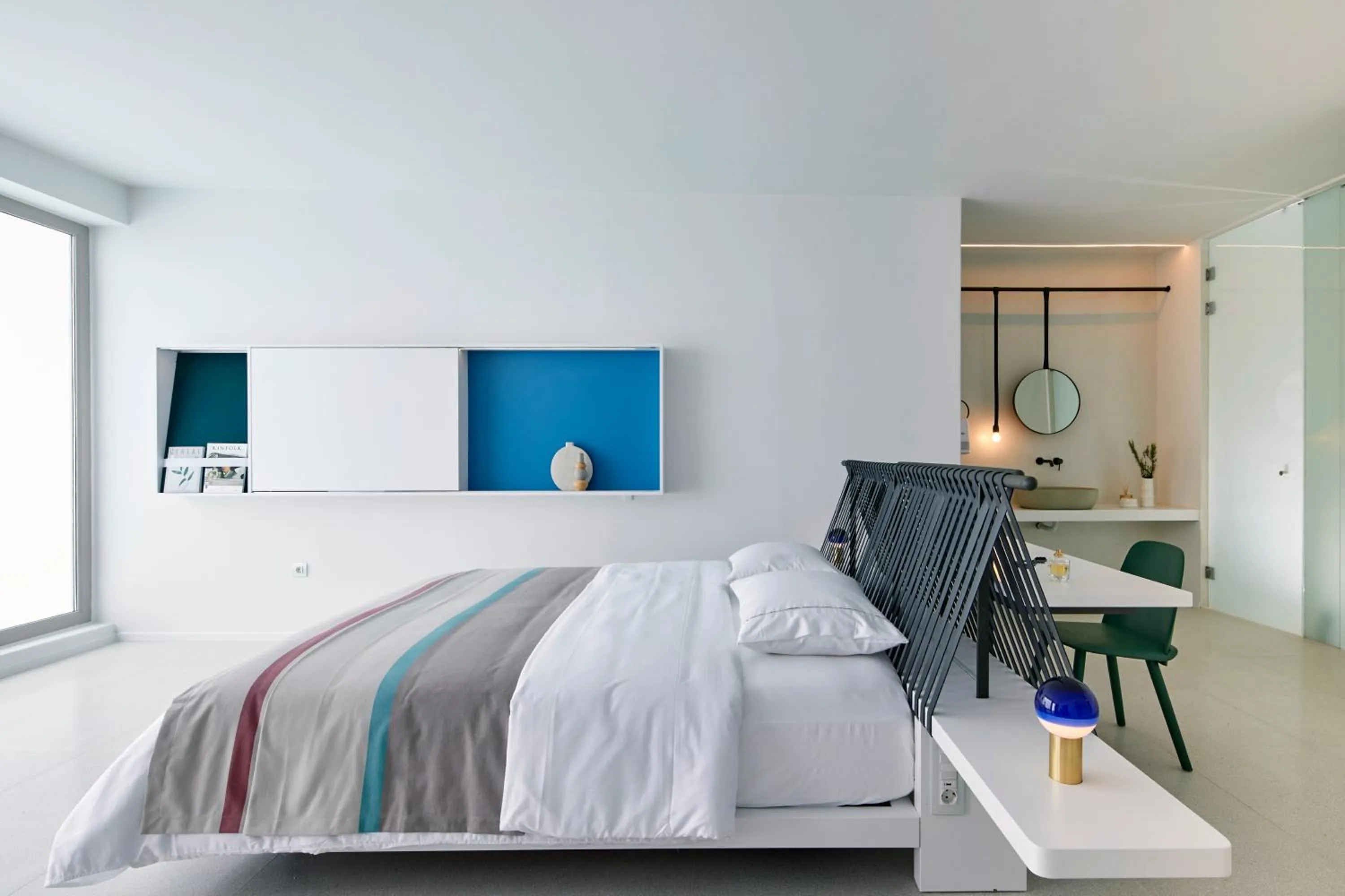 Toilet, Bed in Alti Santorini Suites - Caldera View