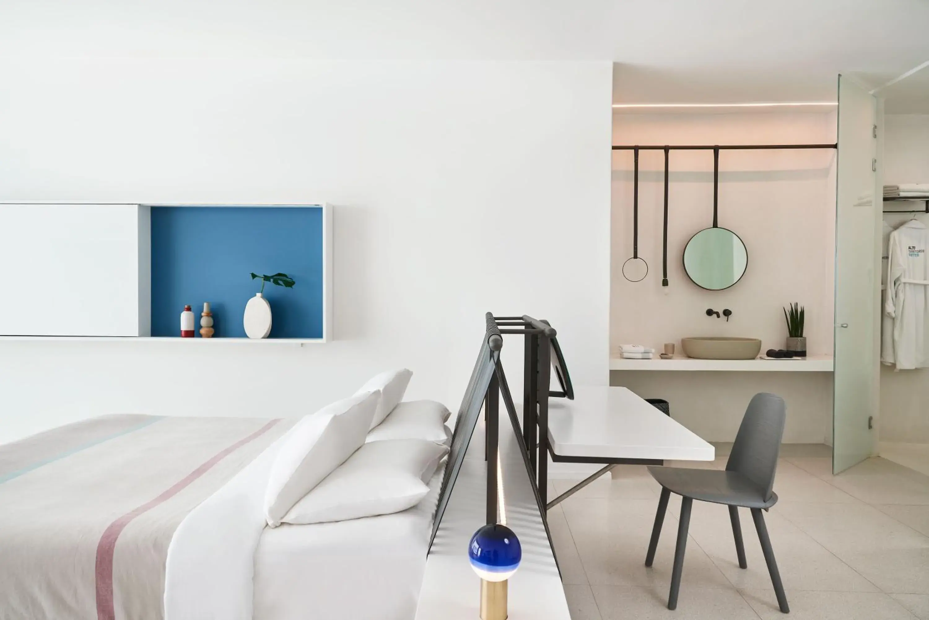 Bedroom, Bed in Alti Santorini Suites - Caldera View Bedroom, Bed in Alti Santorini Suites - Caldera View