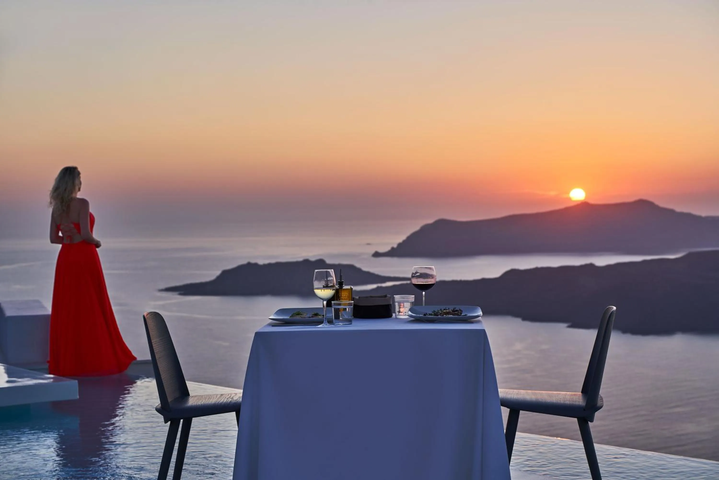 Restaurant/places to eat in Alti Santorini Suites - Caldera View