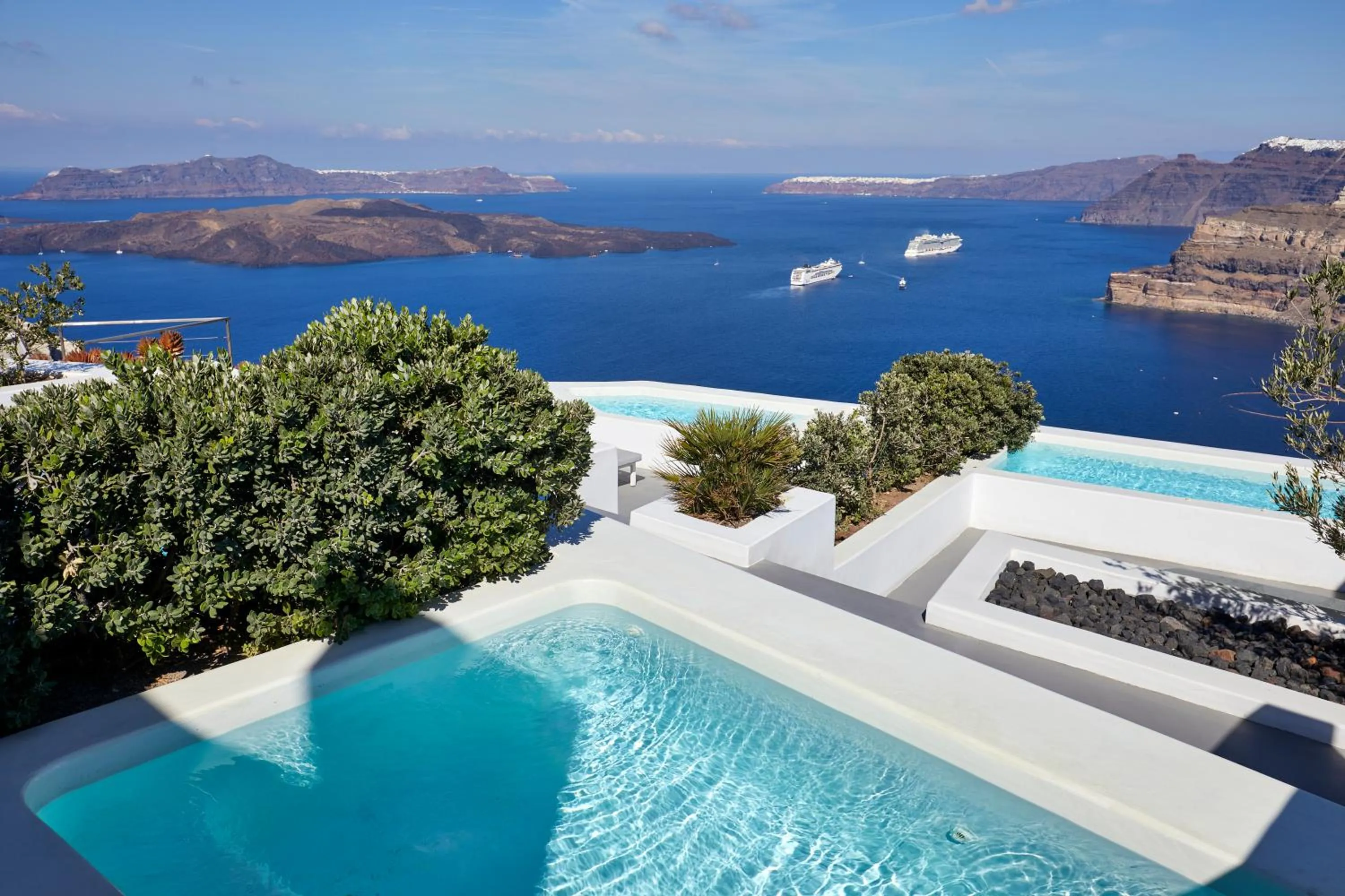 Hot Tub in Alti Santorini Suites - Caldera View