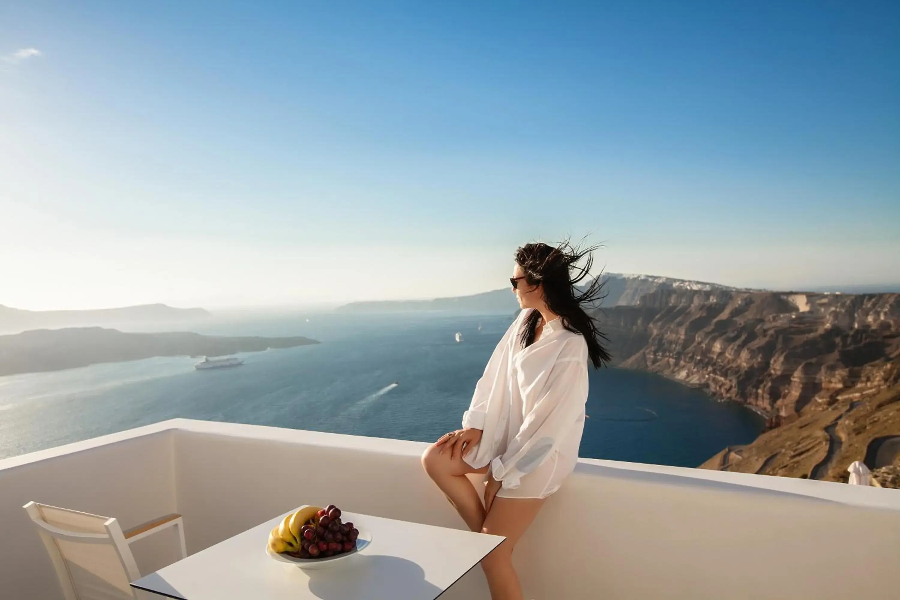 People in Alti Santorini Suites - Caldera View People in Alti Santorini Suites - Caldera View