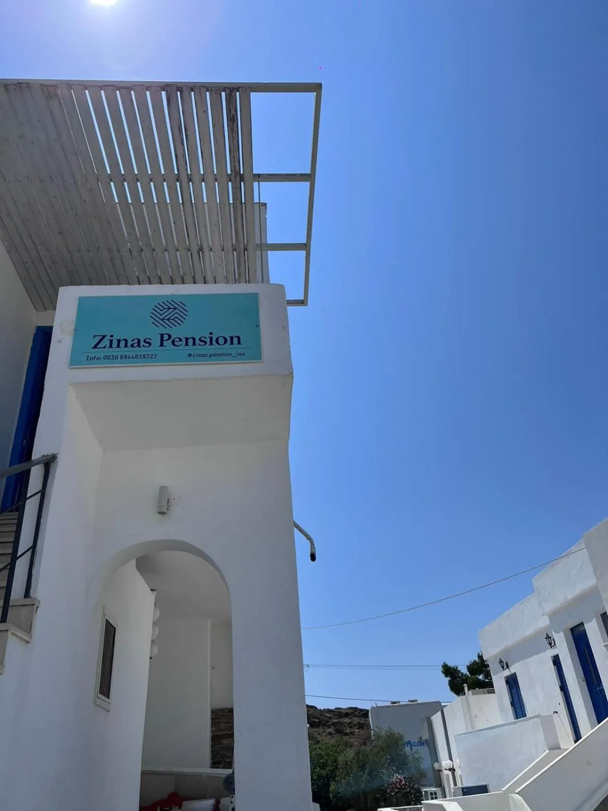 Property building in Zinas pension