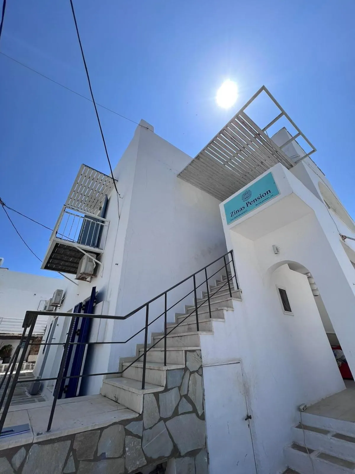 Property building in Zinas pension