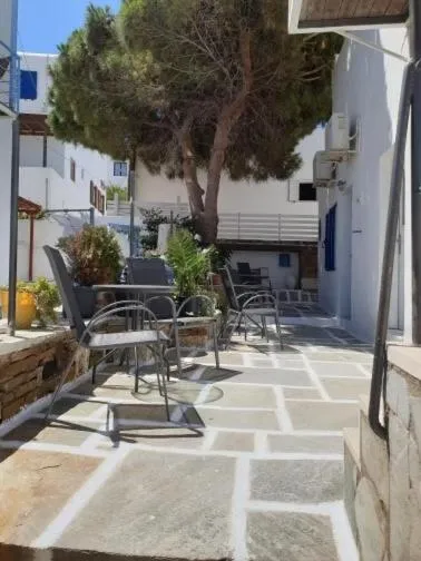 Property building in Zinas pension