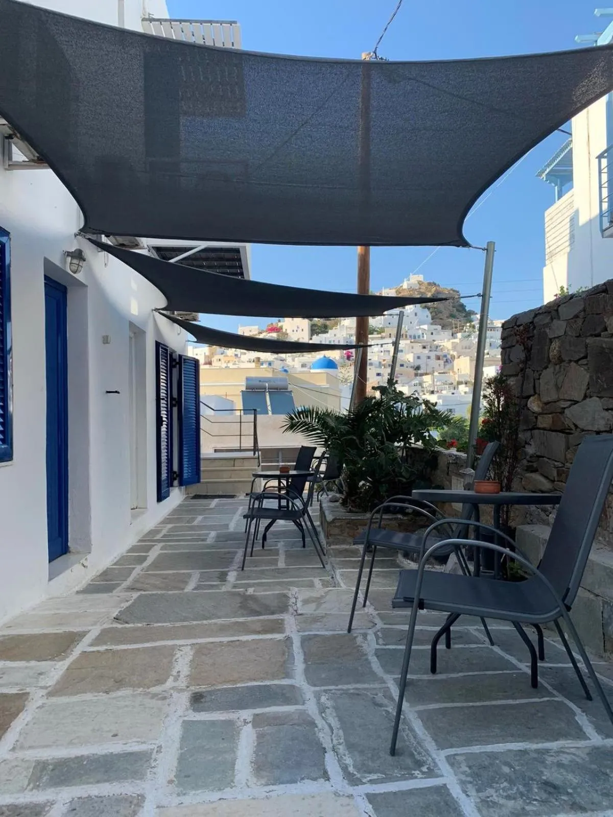 Property building in Zinas pension
