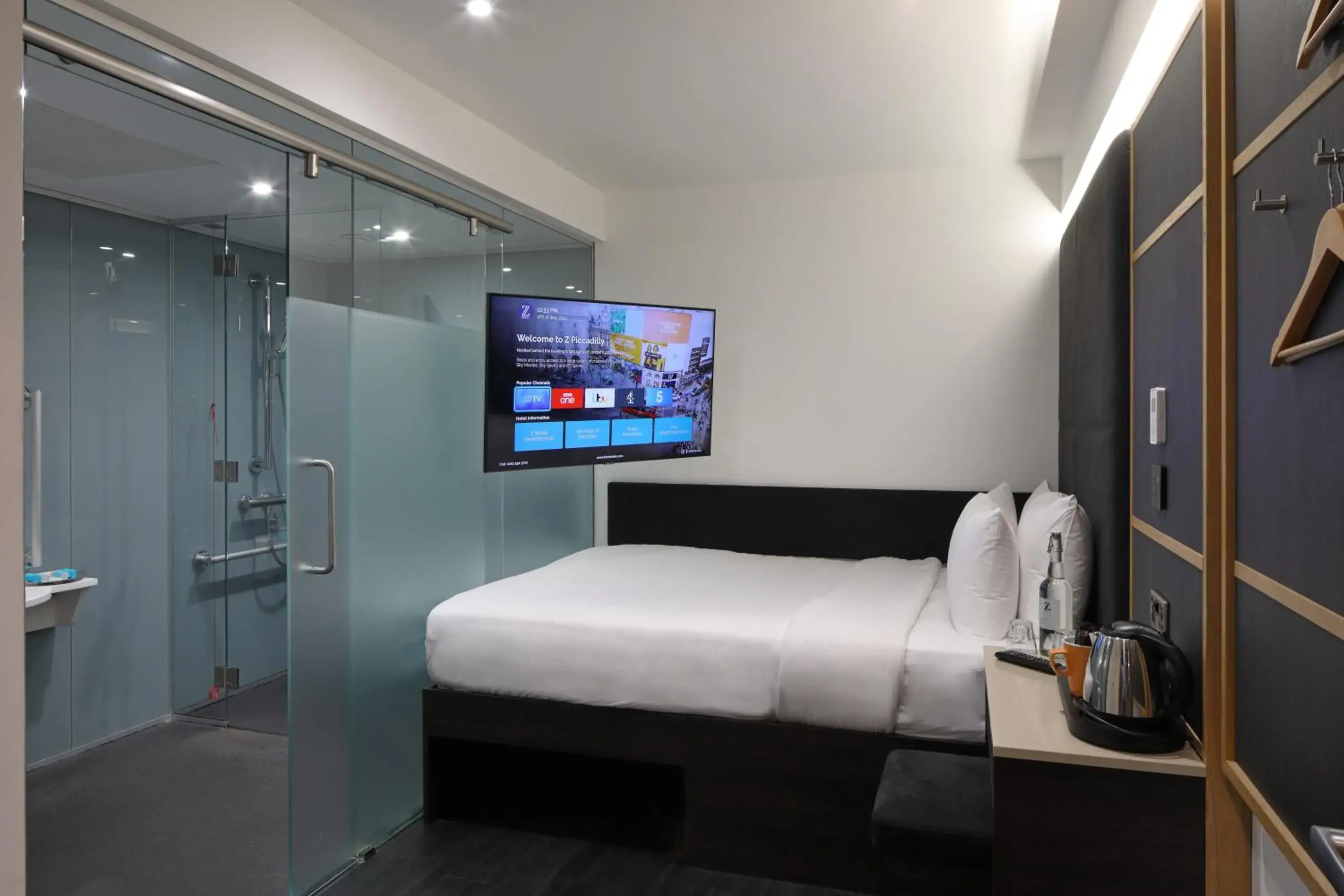 Queen Room - Disability Access in The Z Hotel Piccadilly Queen Room - Disability Access in The Z Hotel Piccadilly