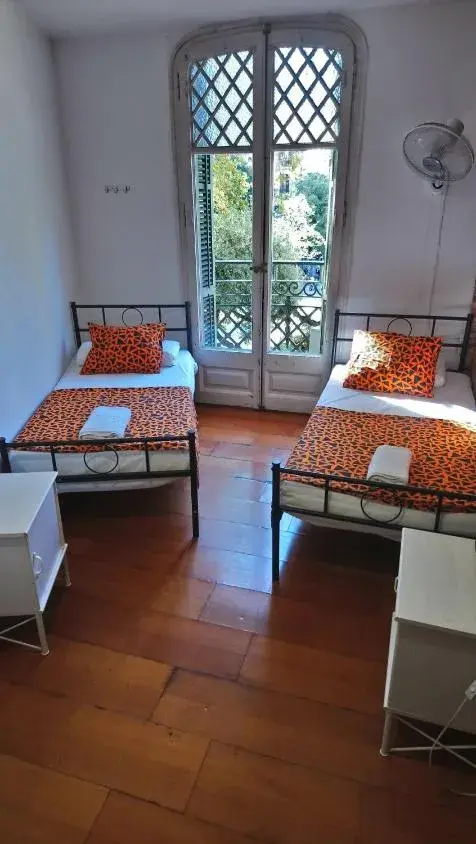 Deluxe Double Room with Shared Bathroom in Diagonal House Hostel Deluxe Double Room with Shared Bathroom in Diagonal House Hostel