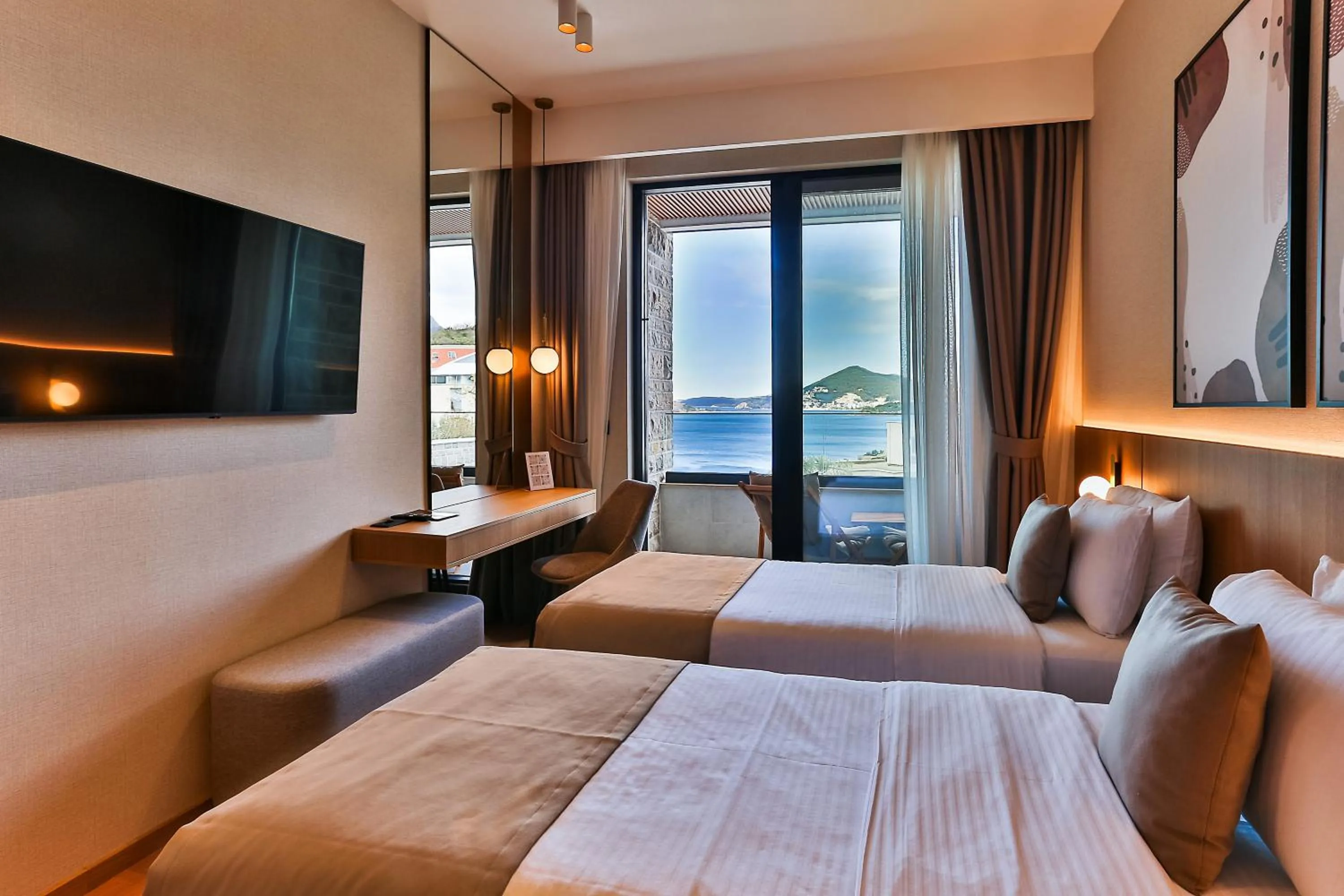 Photo of the whole room, Bed in Regent Resort Budva