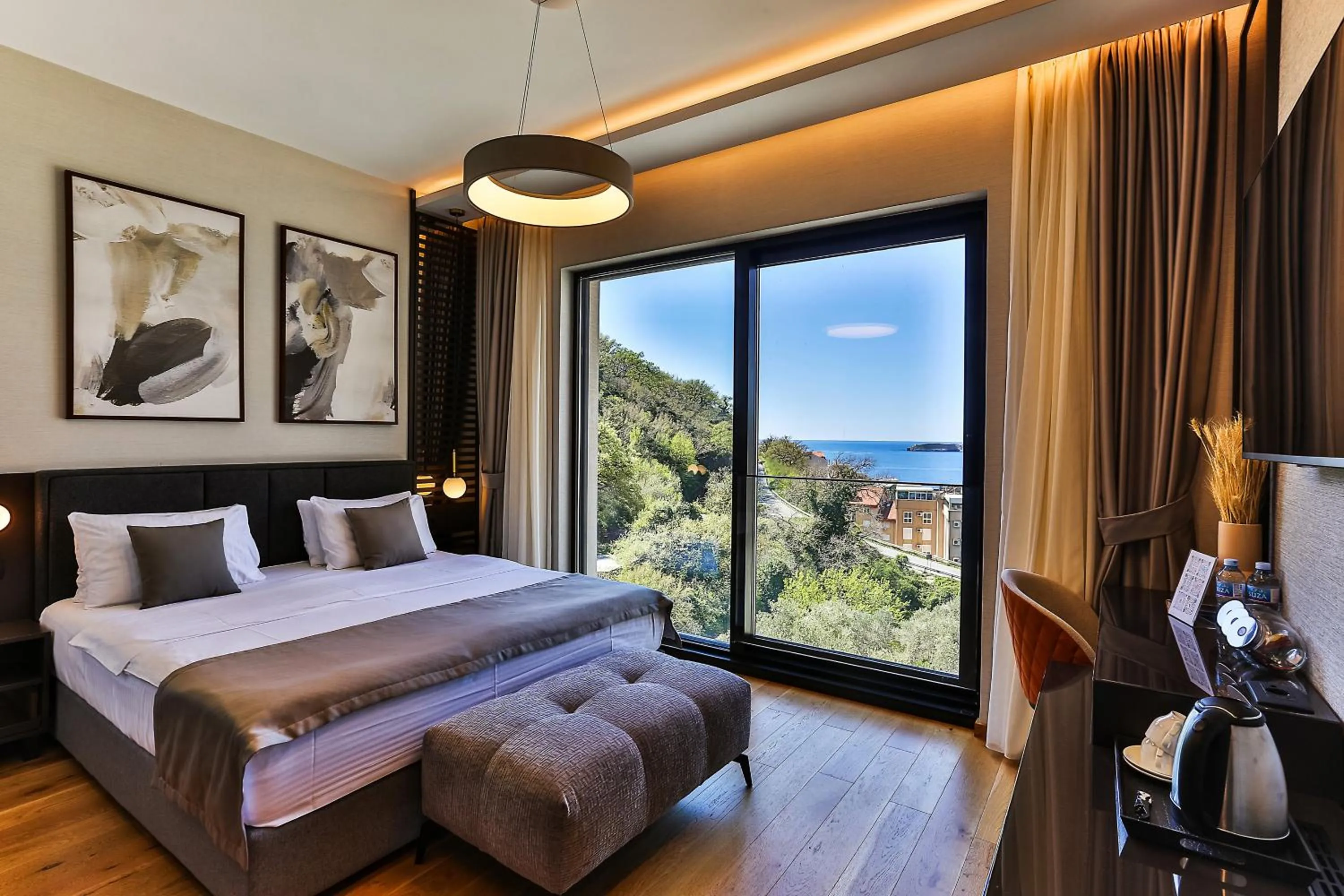 Bed in Hotel kingStone Budva