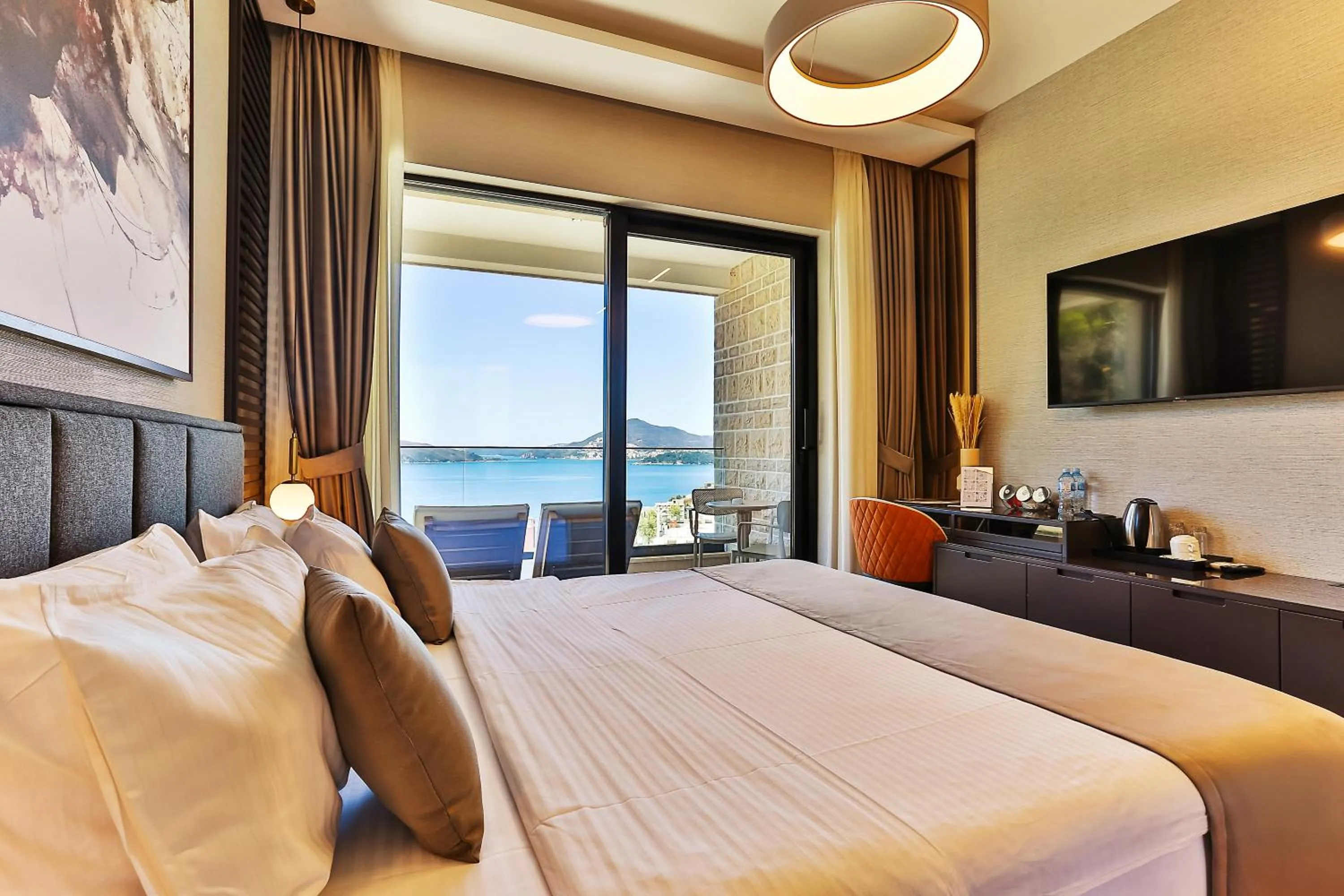 Sea view, Bed in Regent Resort Budva