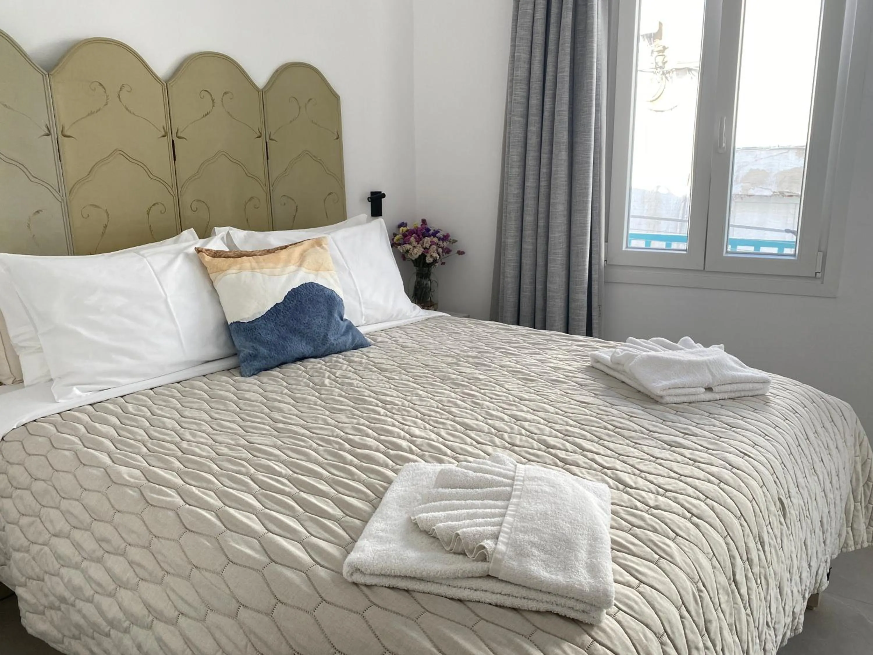 Bed in Seabed Suites Mykonos