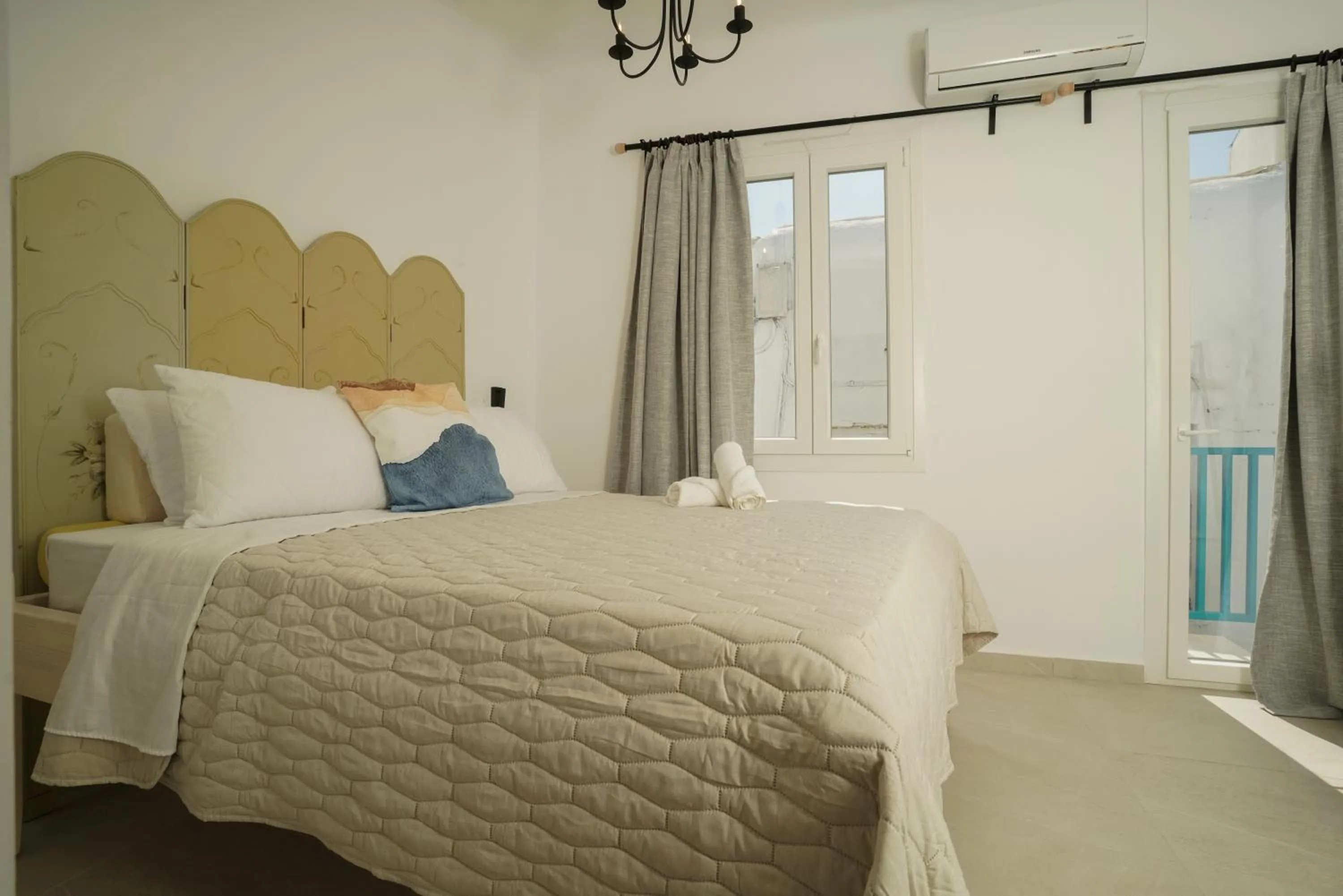 Bed in Seabed Suites Mykonos