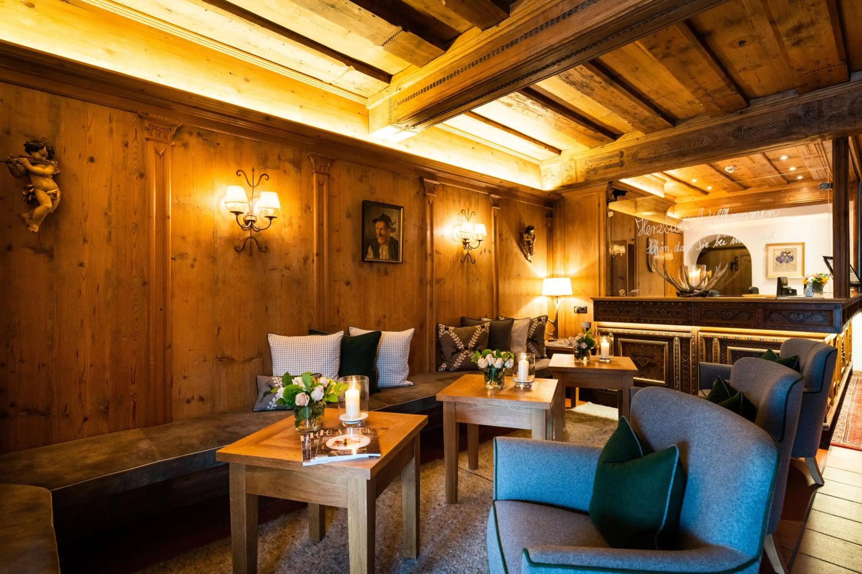 Lobby or reception in Hotel Gasthof Alte Post Holzkirchen